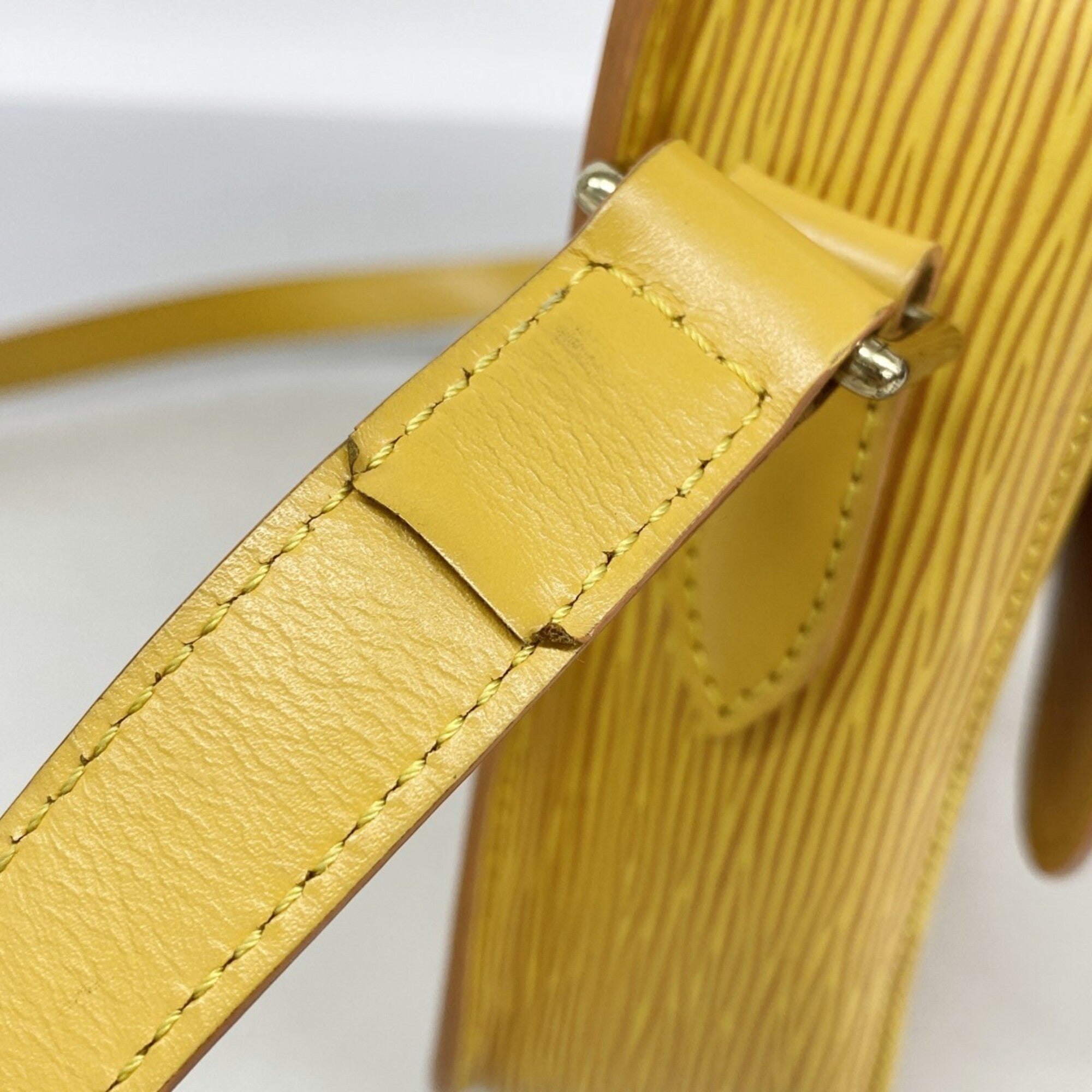 Louis Vuitton Jaune Shoulder Bag (Pre-Owned)