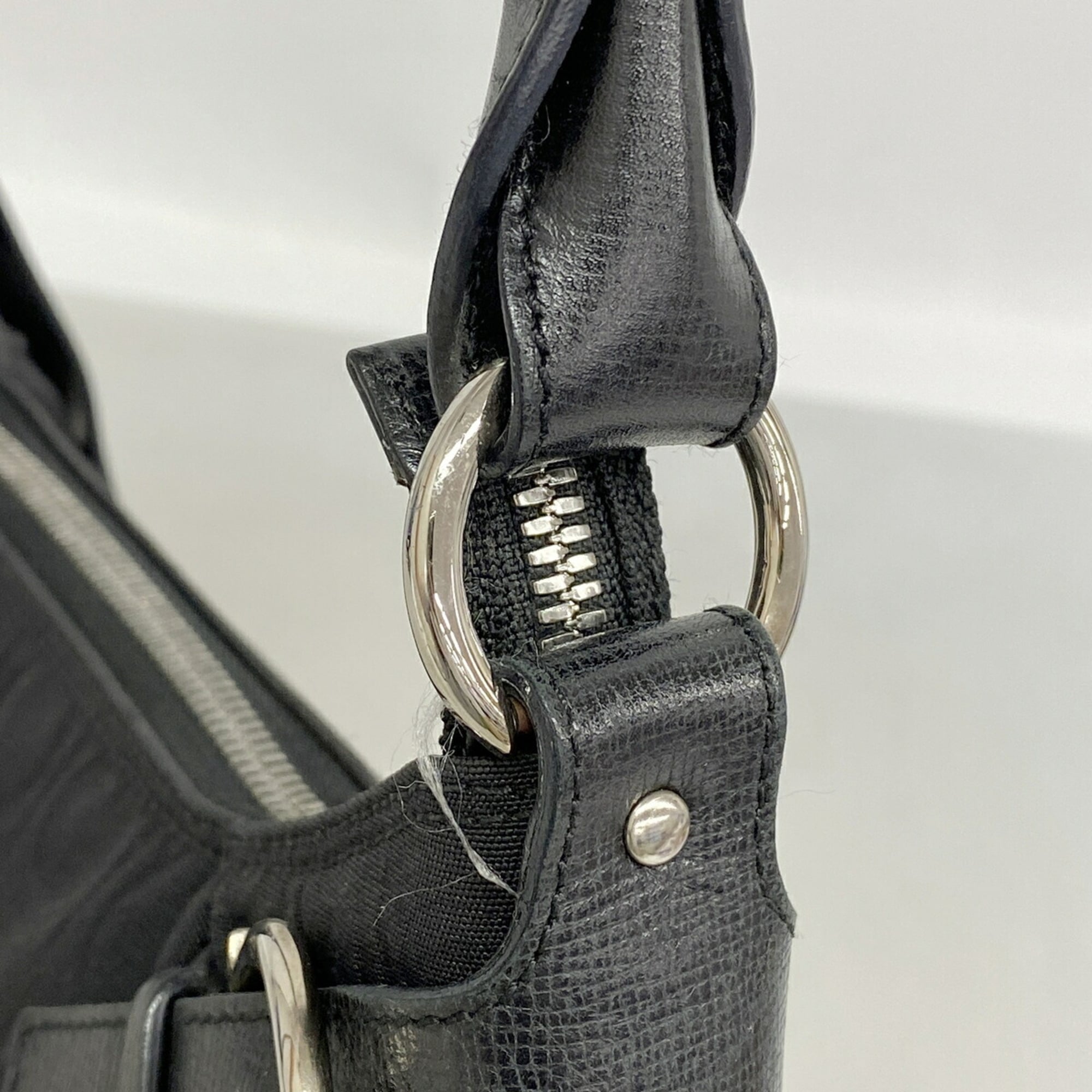 Salvatore Ferragamo Black Nylon Shoulder Bag (Pre-Owned)