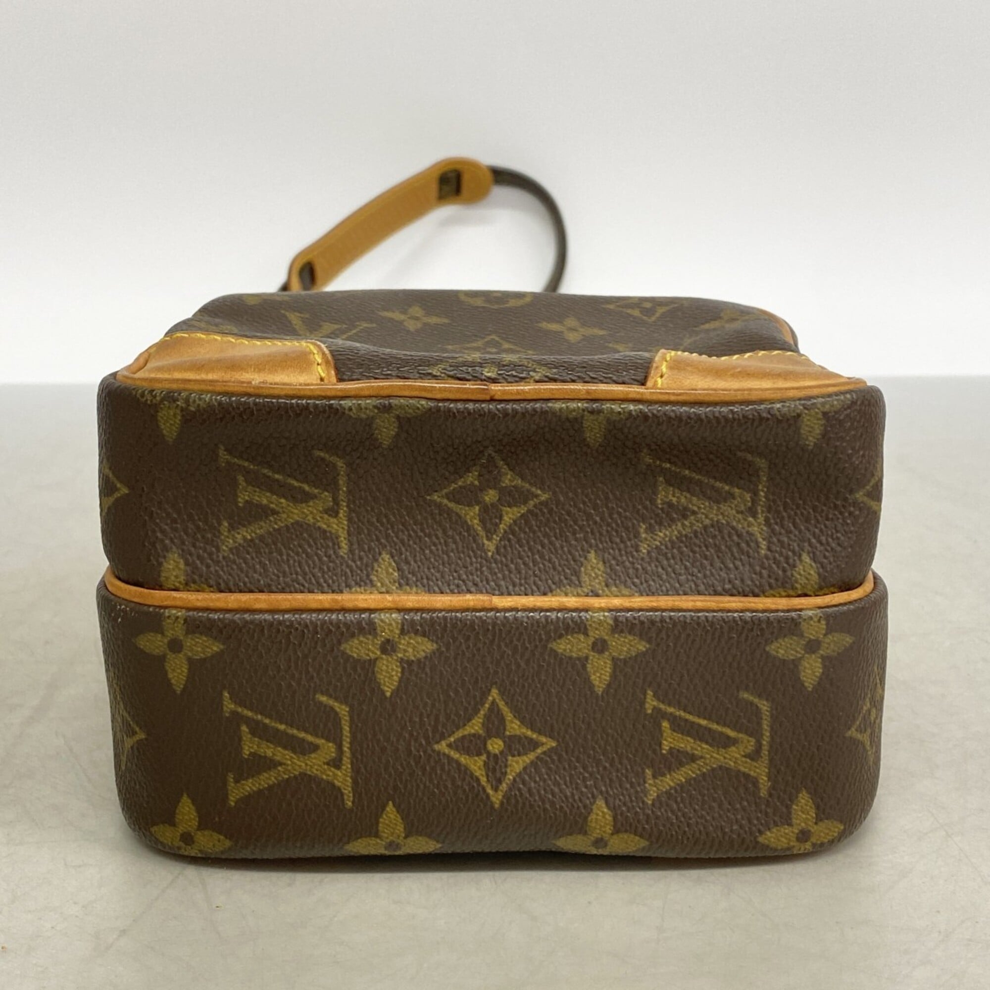 Louis Vuitton Brown Shoulder Bag (Pre-Owned)