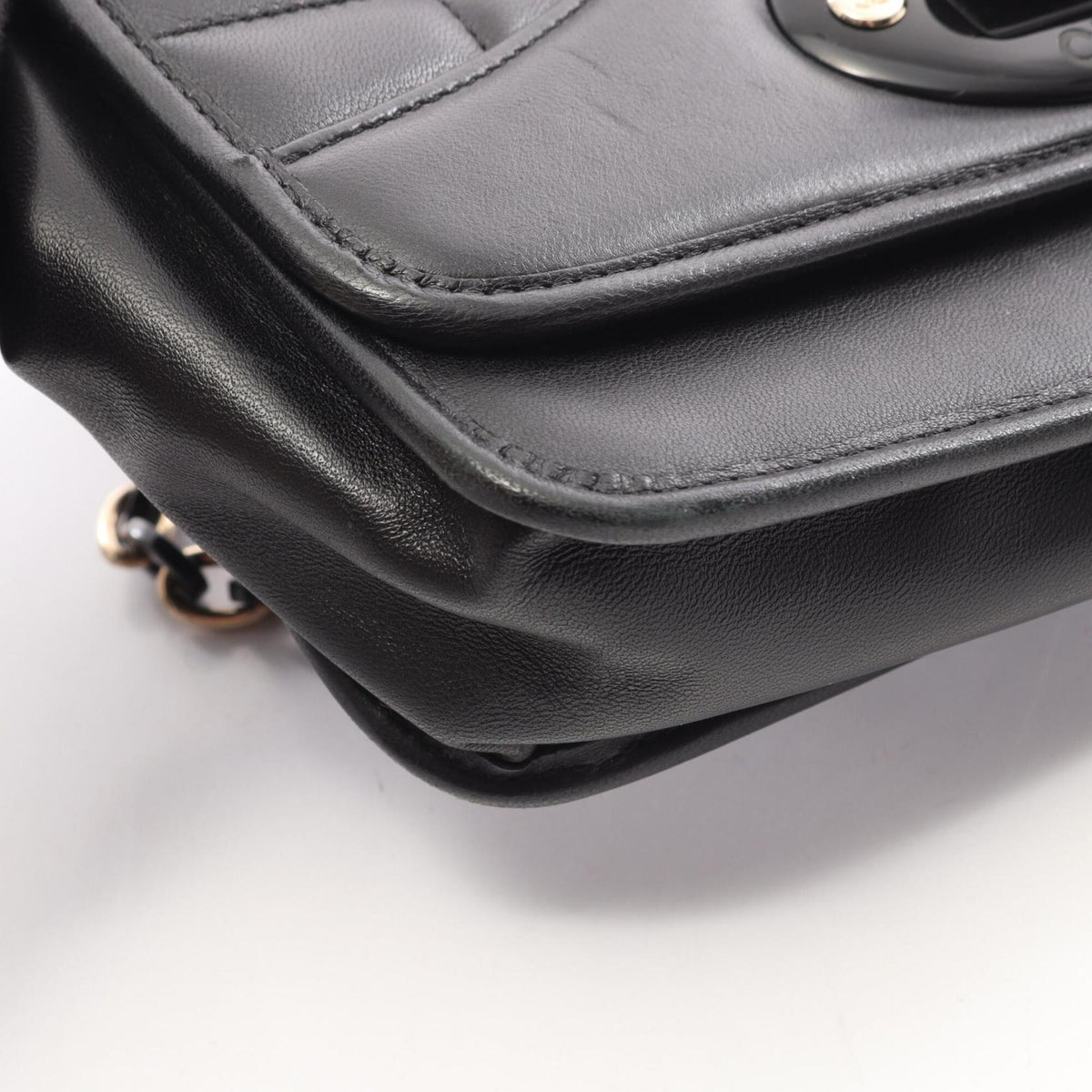 Chanel Black Leather Handbag Shoulder Bag (Pre-Owned)