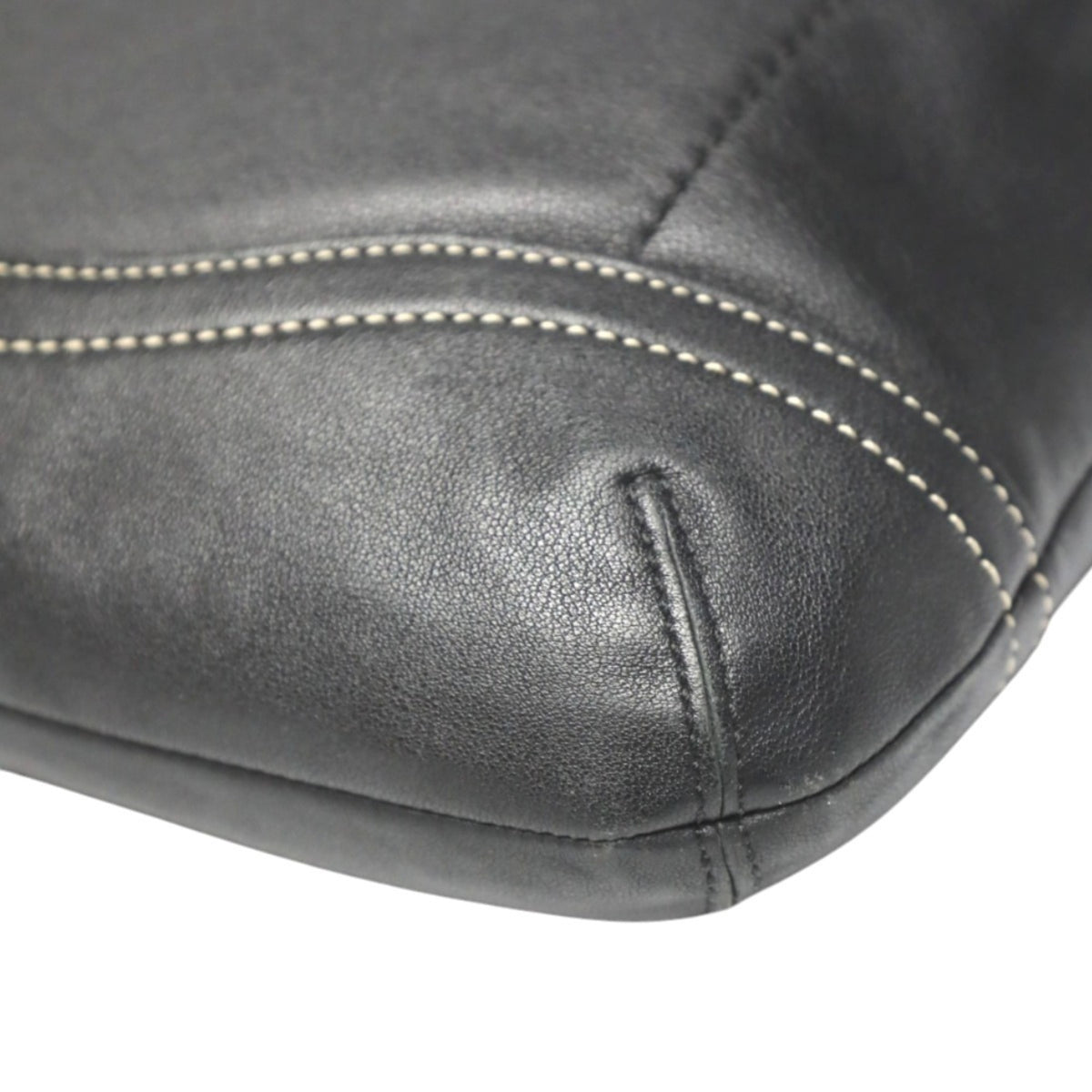 Coach Black Leather Shoulder Bag (Pre-Owned)
