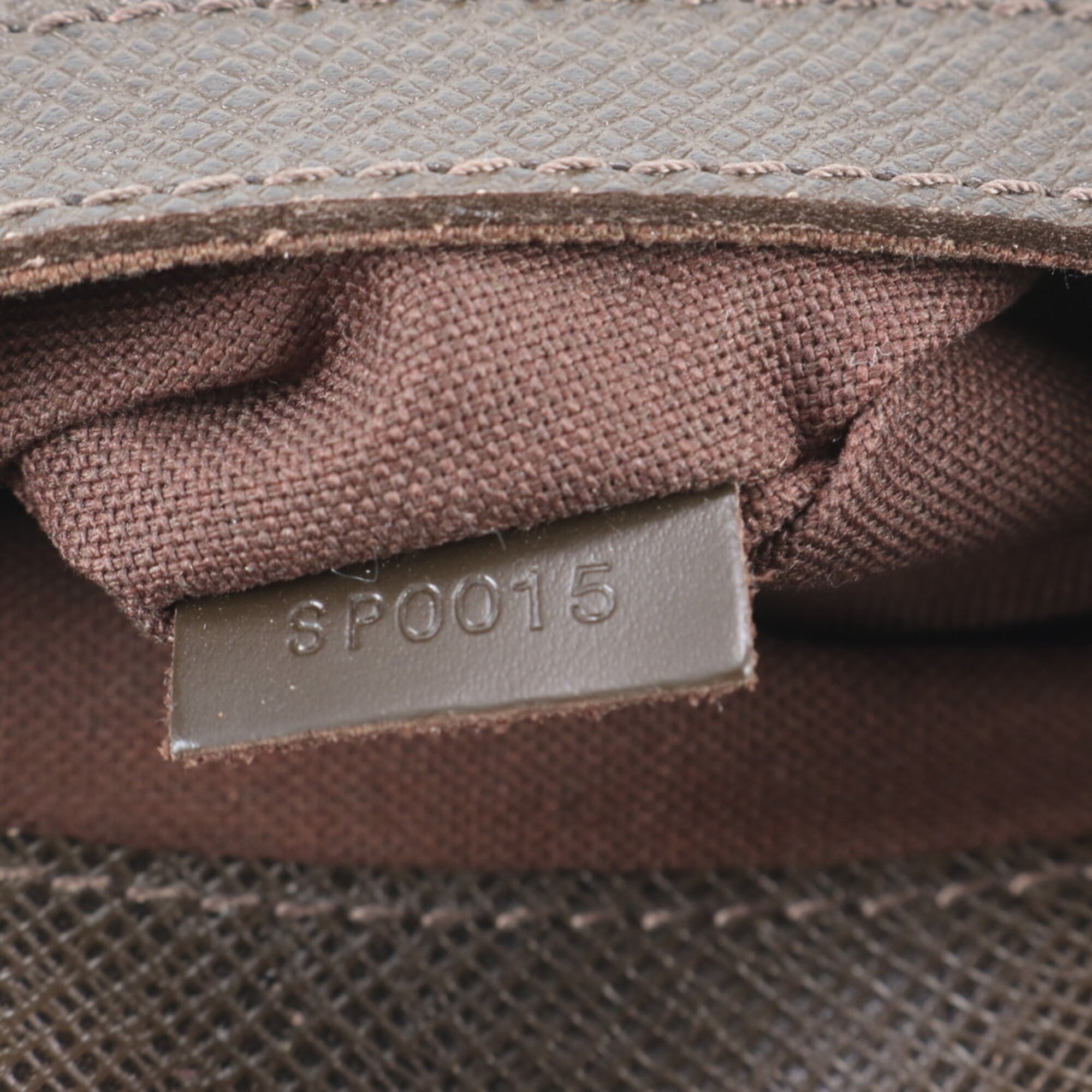 Louis Vuitton Grizzly Leather Nylon Messenger Bag Shoulder Bag (Pre-Owned)