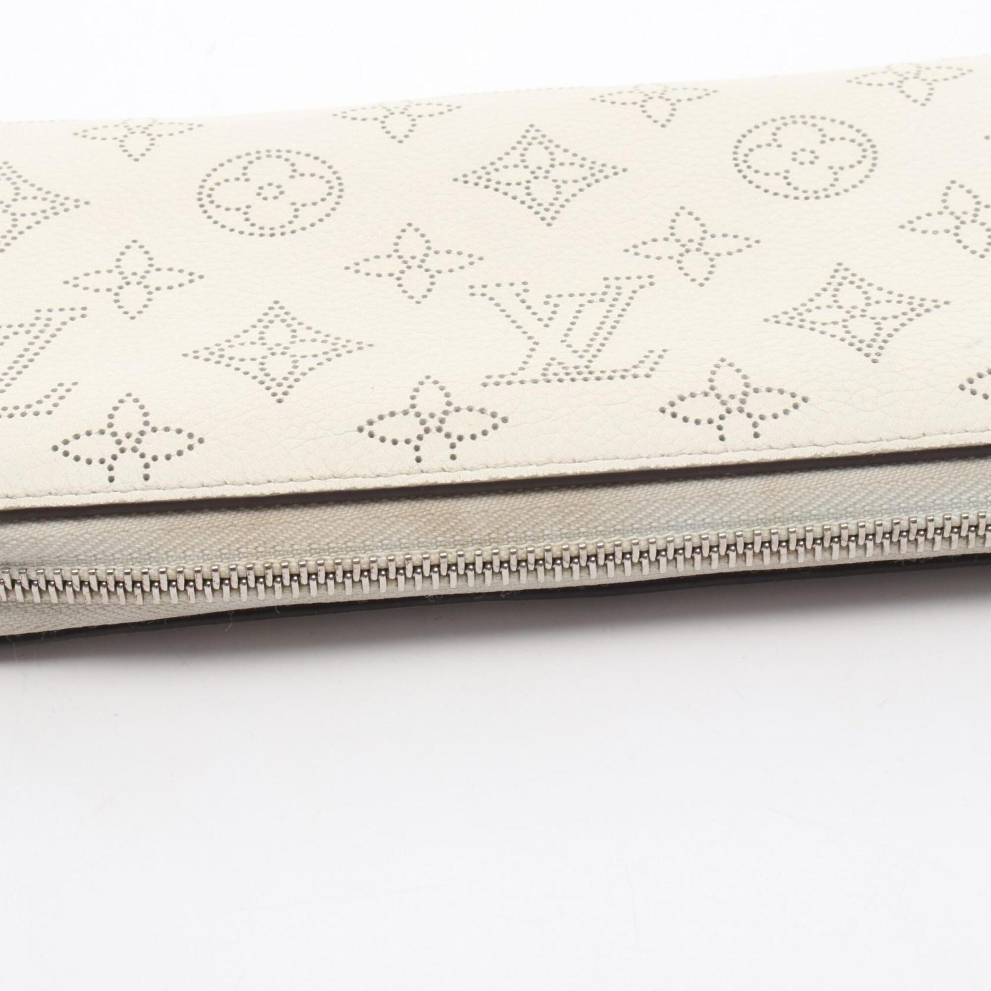 Louis Vuitton Blanc White Mahina Leather Leather Long Wallet (Bi-Fold) (Pre-Owned)