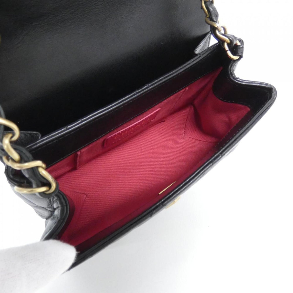 Chanel Black Leather Shoulder Bag (Pre-Owned)
