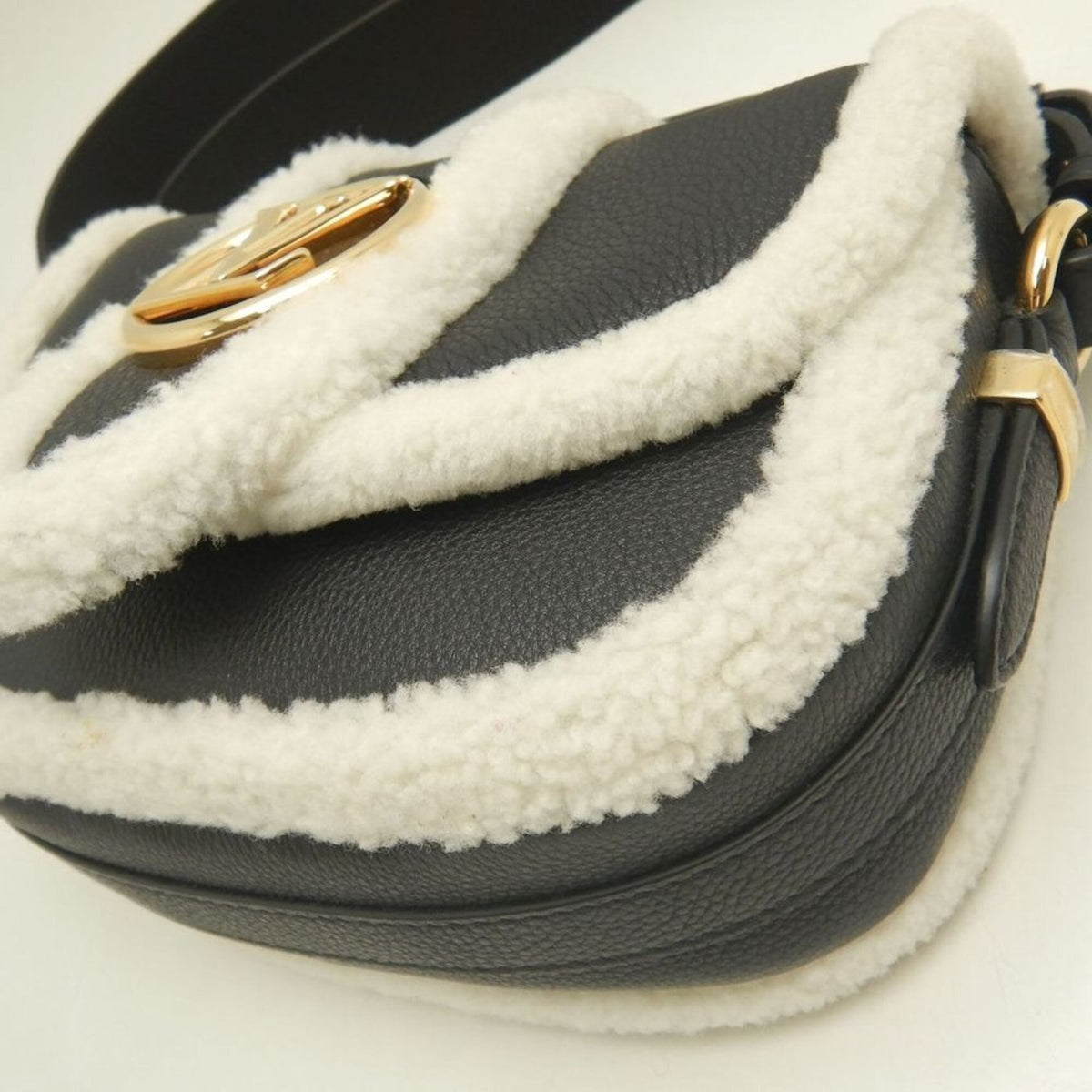 Louis Vuitton Noir White Wool Leather Shoulder Bag (Pre-Owned)