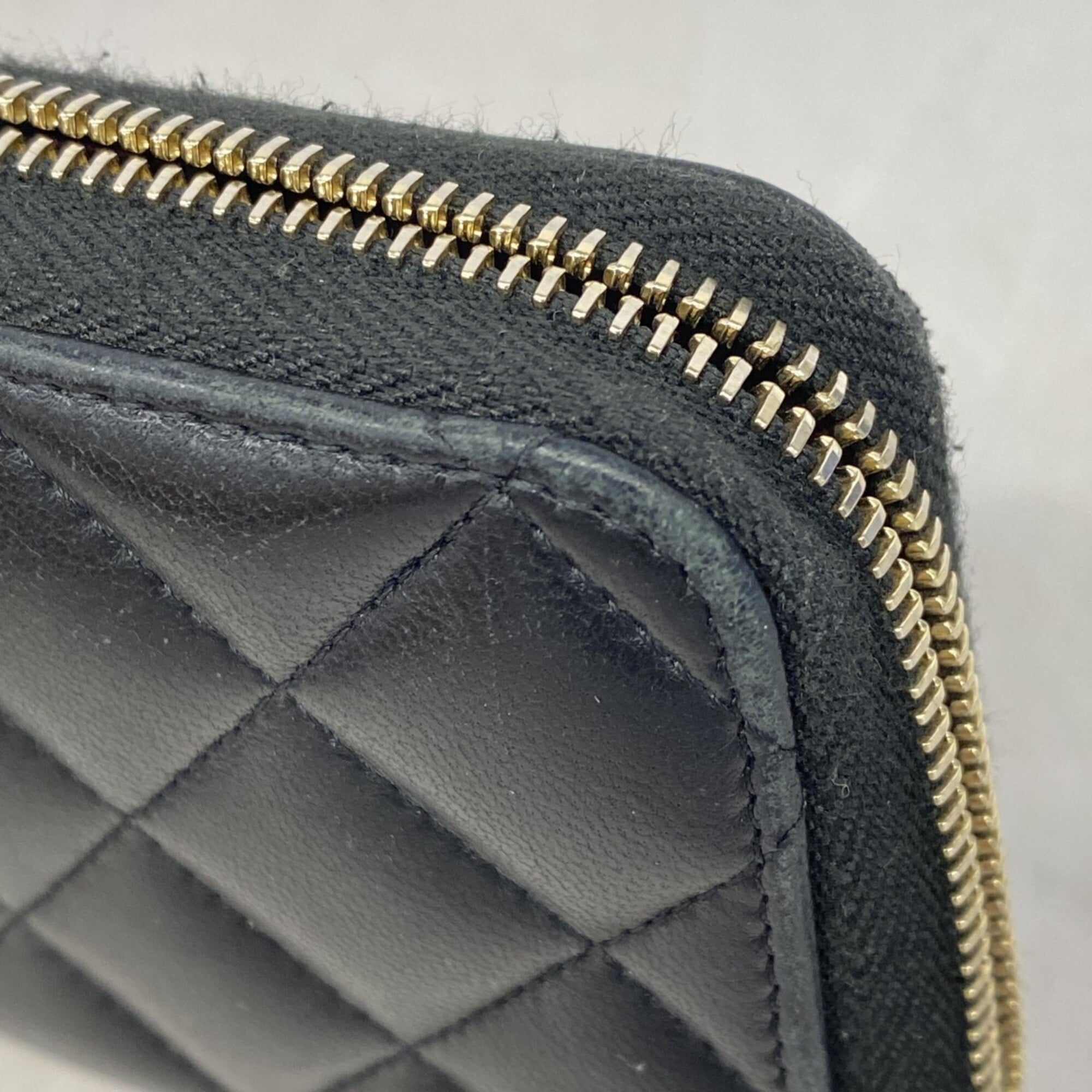 Chanel Black Leather Wallet (Bi-Fold) (Pre-Owned)