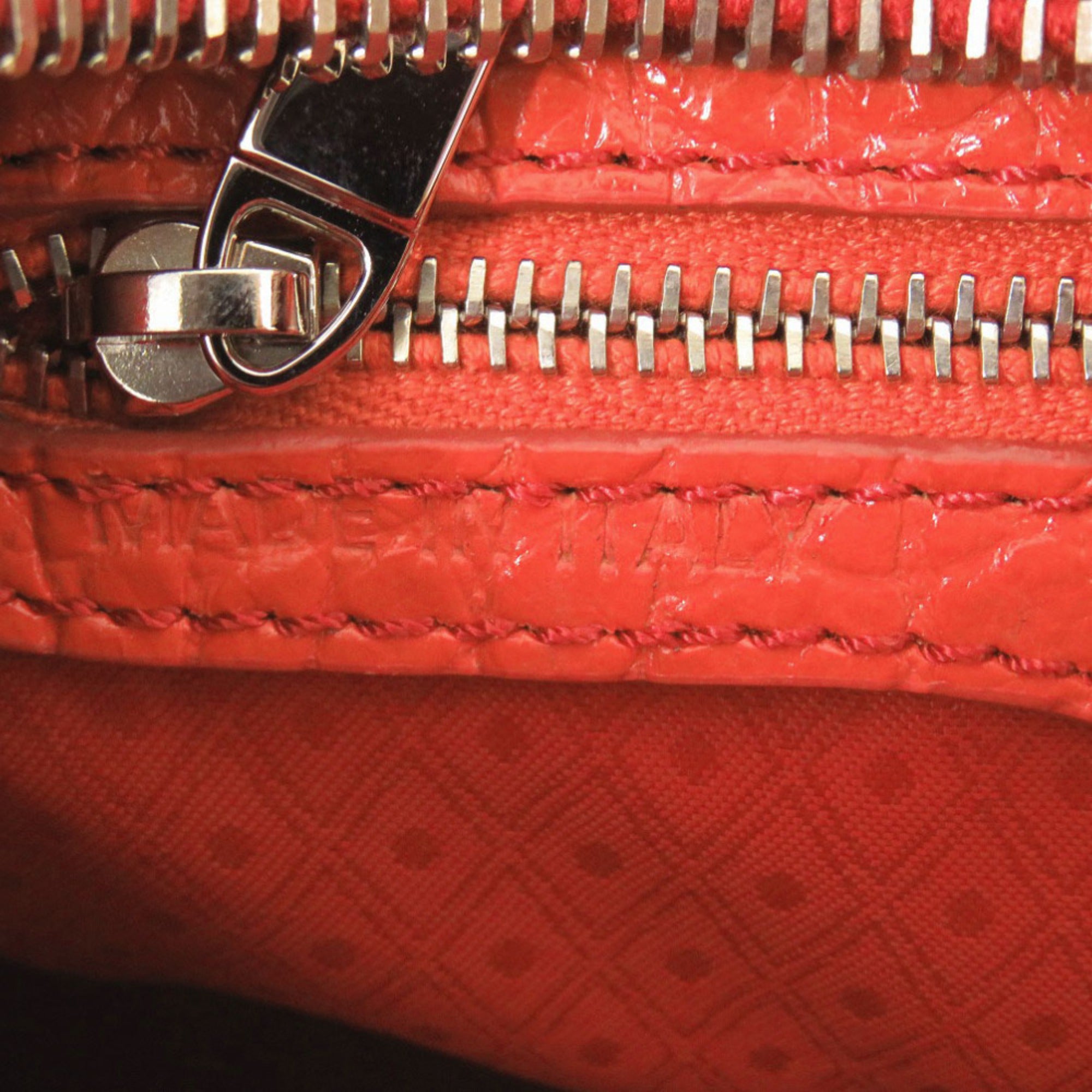 Tod's Red Color Leather Handbag (Pre-Owned)