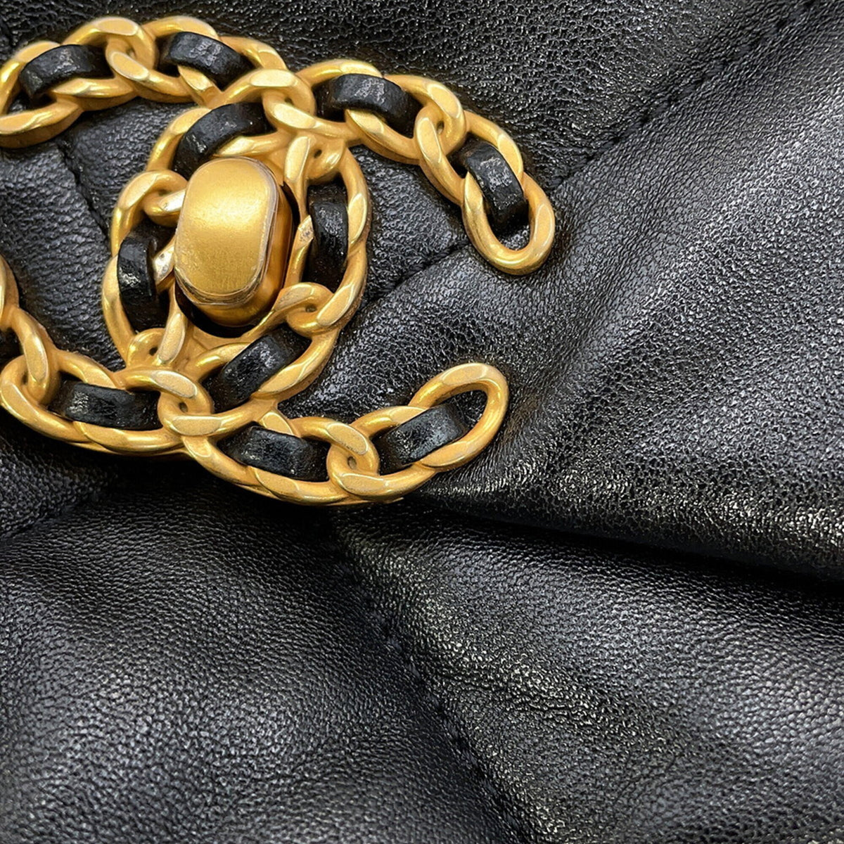 Chanel Black Leather Handbag Shoulder Bag (Pre-Owned)
