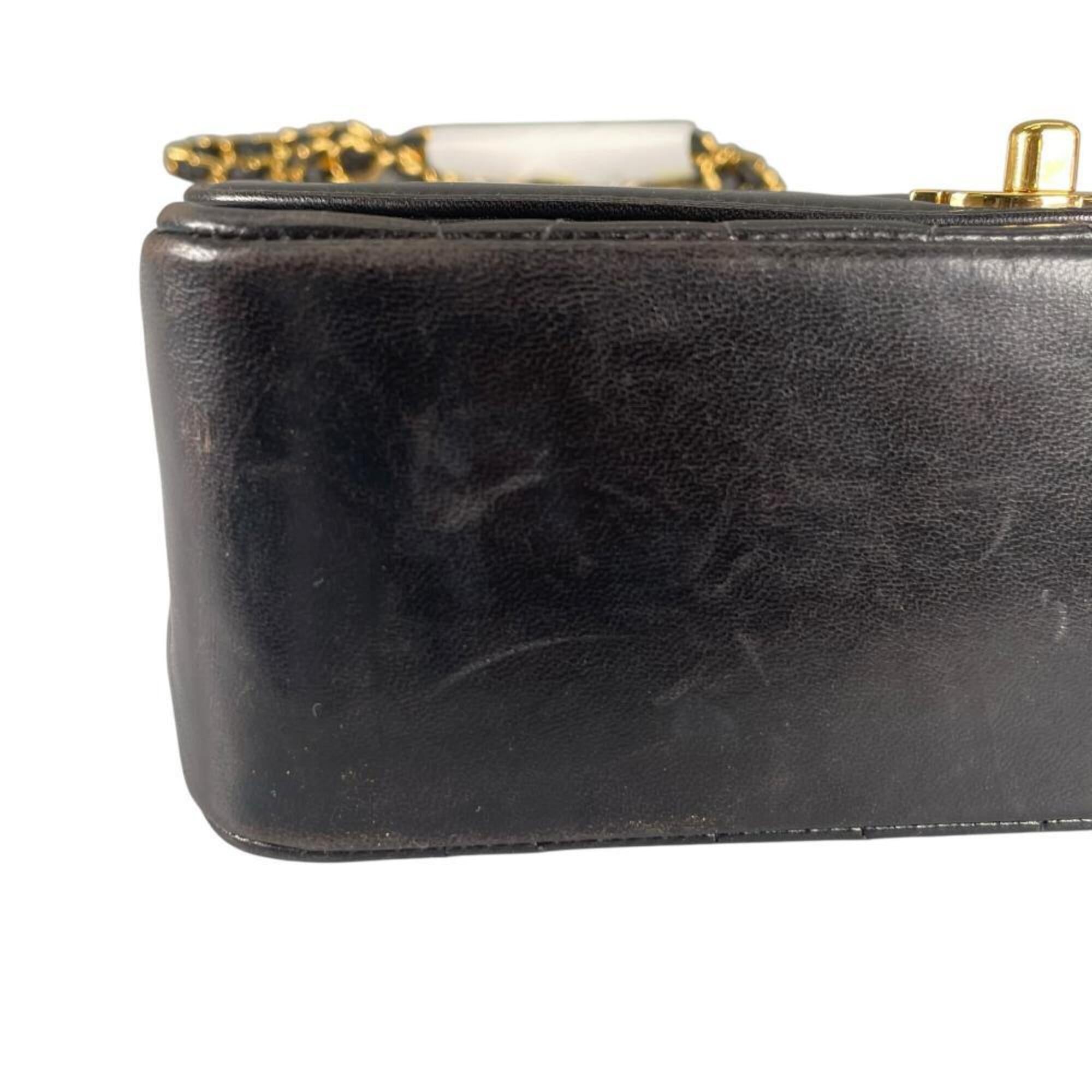 Chanel Black Leather Shoulder Bag (Pre-Owned)