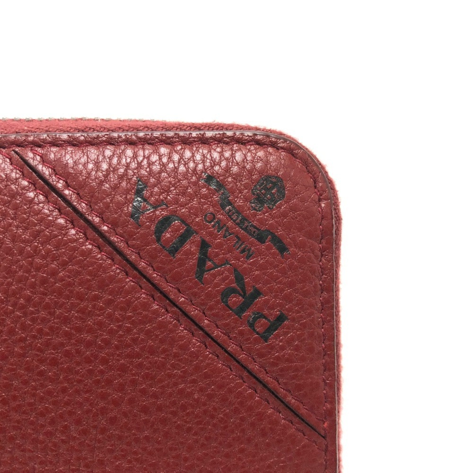 Prada Red Color Leather Long Wallet (Bi-Fold) (Pre-Owned)