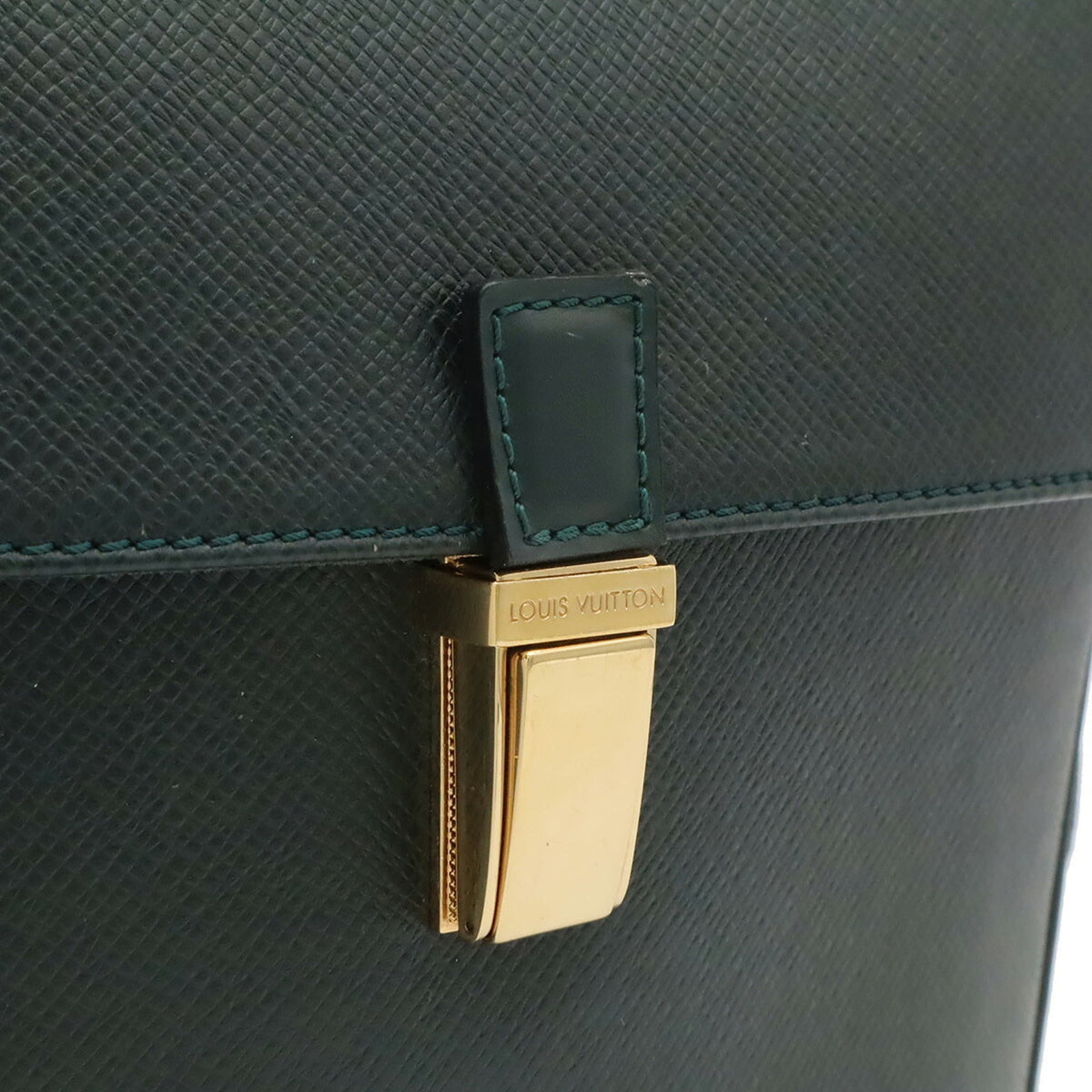 Louis Vuitton Episea Green Taiga Leather Shoulder Bag (Pre-Owned)