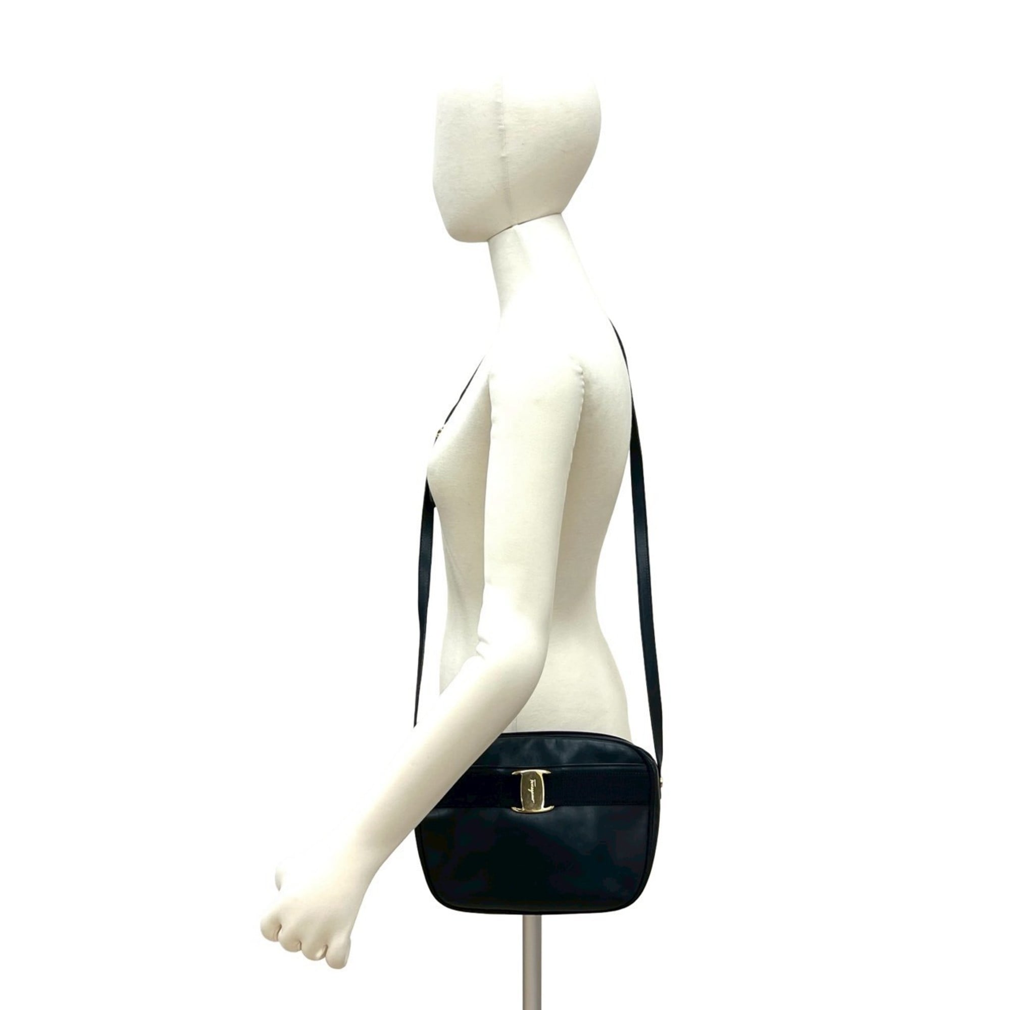 Salvatore Ferragamo Navy Leather Pochette Shoulder Bag (Pre-Owned)