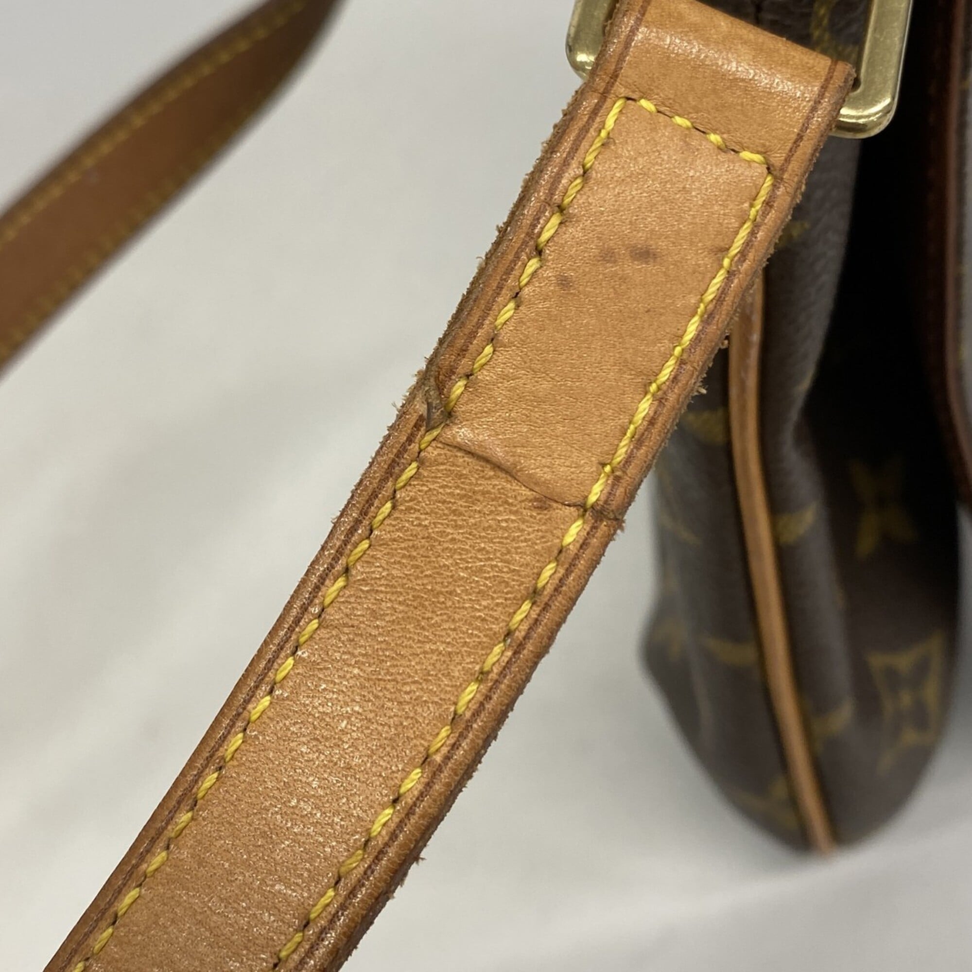 Louis Vuitton Brown Shoulder Bag (Pre-Owned)