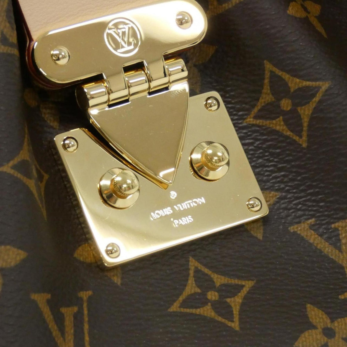 Louis Vuitton Marron Coated Canvas Handbag (Pre-Owned)