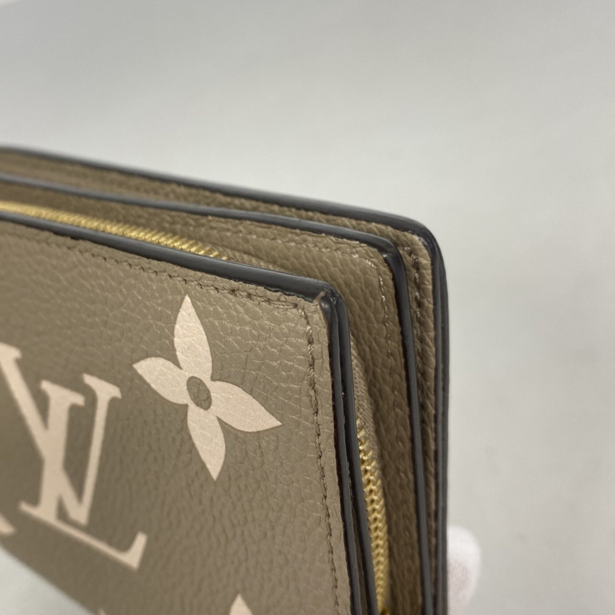 Louis Vuitton Cream Tourterelle Wallet (Bi-Fold) (Pre-Owned)