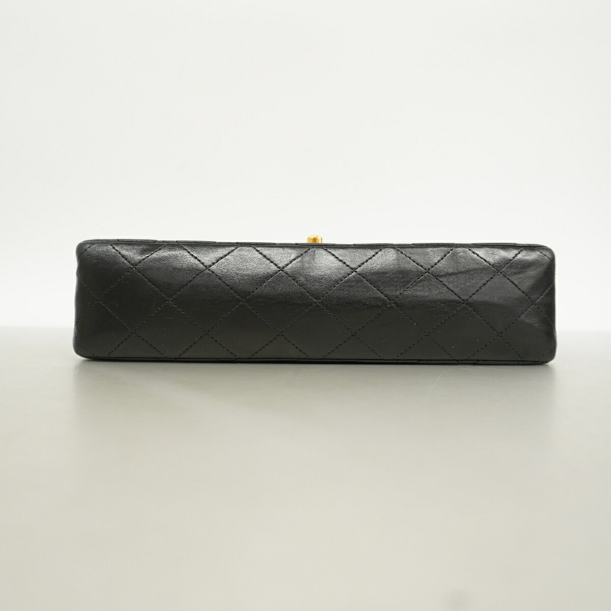 Chanel Black Leather Shoulder Bag (Pre-Owned)