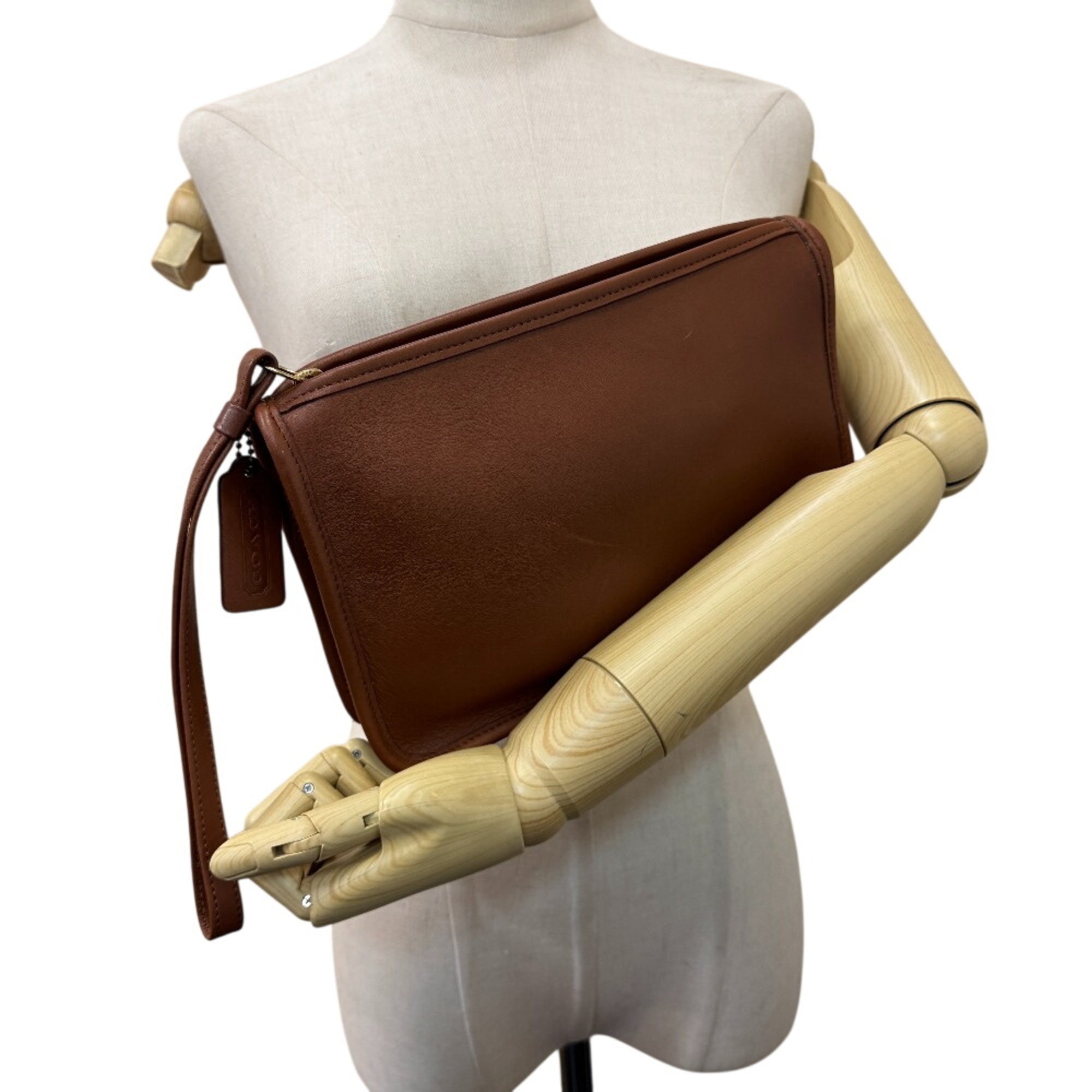 Coach Brown Leather Clutch Bag (Pre-Owned)