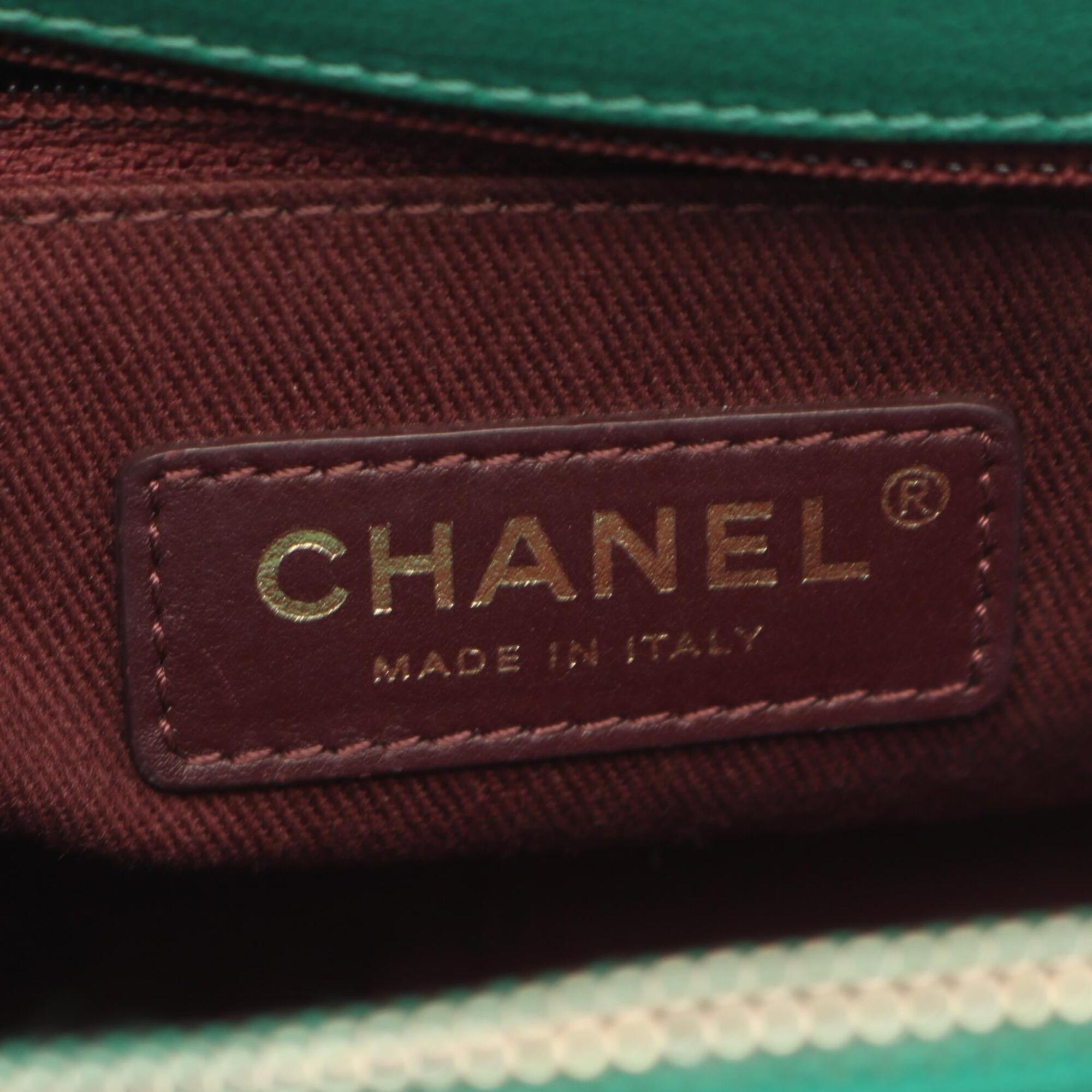 Chanel Green Leather Handbag Shoulder Bag (Pre-Owned)