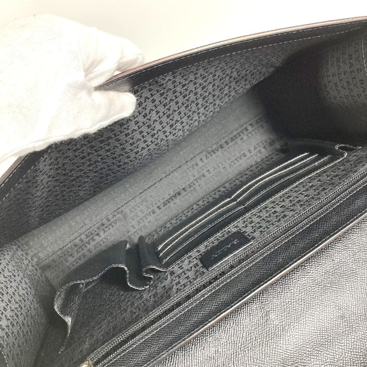 Bally Black Leather Briefcase Handbag (Pre-Owned)
