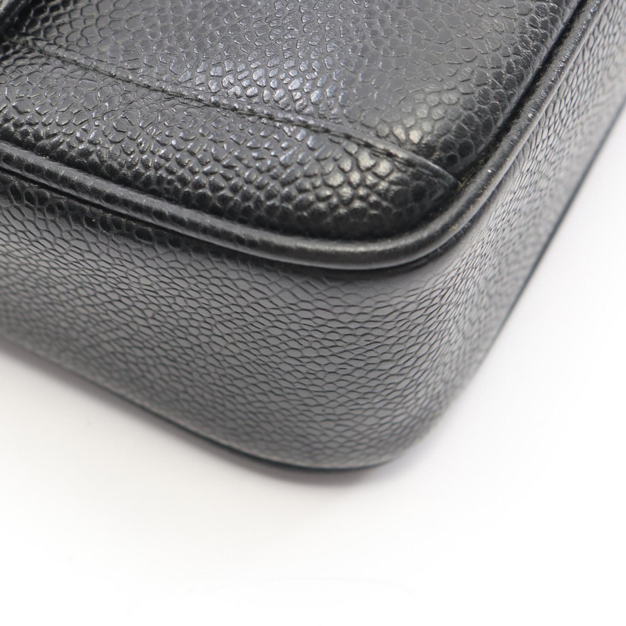 Chanel Black Leather Shoulder Bag (Pre-Owned)