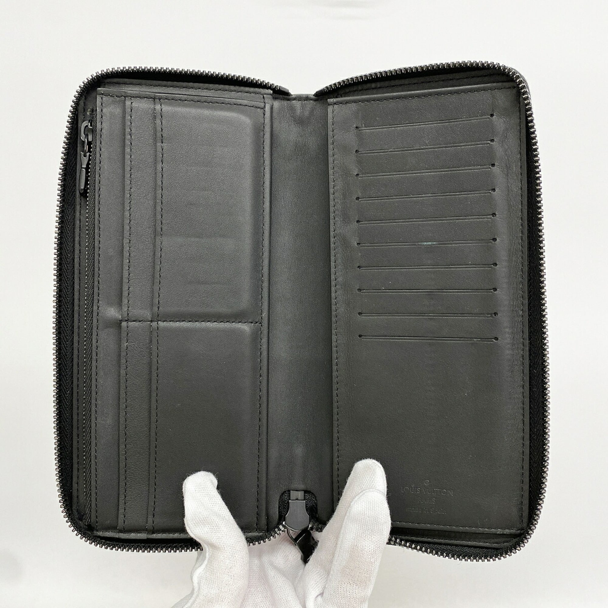 Louis Vuitton Black Long Wallet (Bi-Fold) (Pre-Owned)