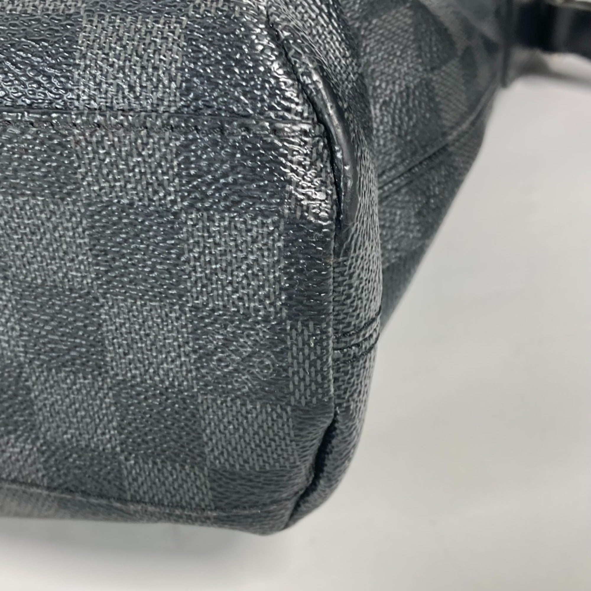 Louis Vuitton Black Damier Graphite Shoulder Bag (Pre-Owned)