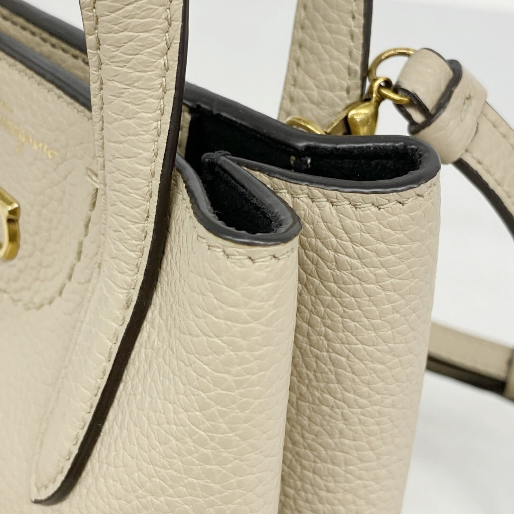 Salvatore Ferragamo Beige Leather Handbag (Pre-Owned)