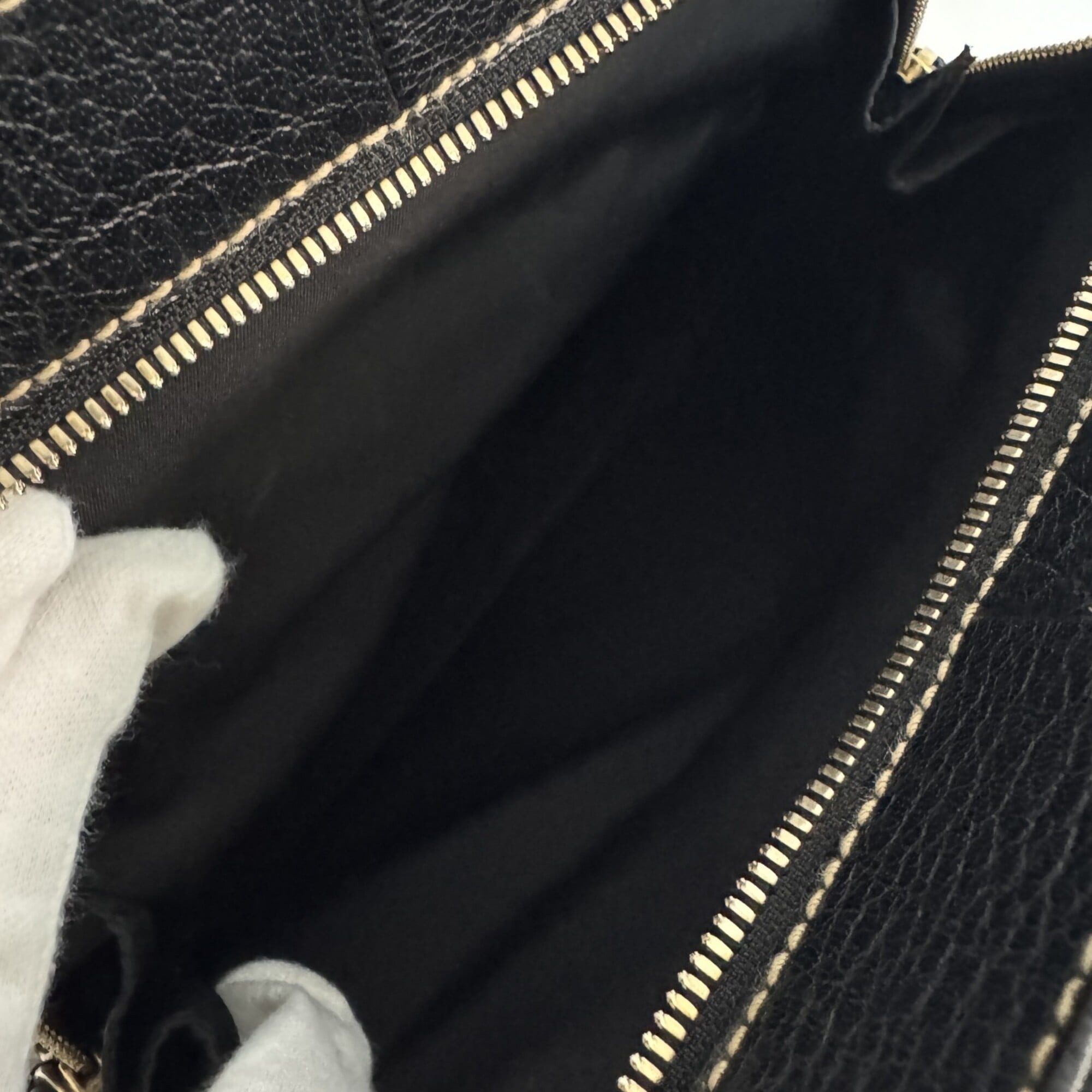 Bvlgari Black Leather Handbag (Pre-Owned)