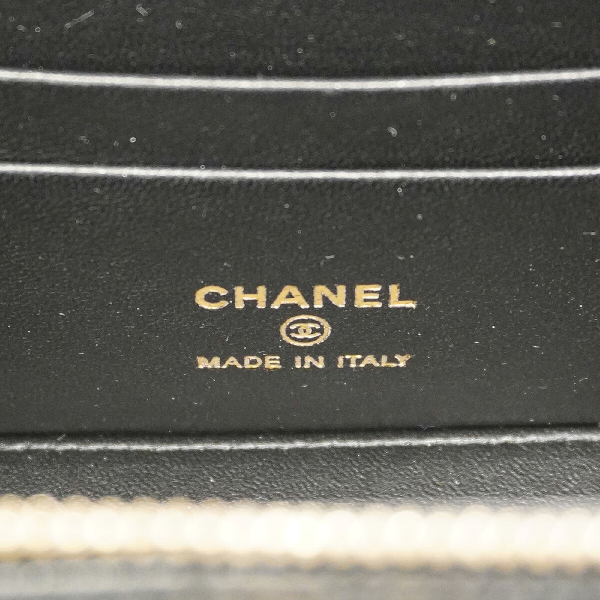 Chanel Black Grained Calfskin Shoulder Bag (Pre-Owned)