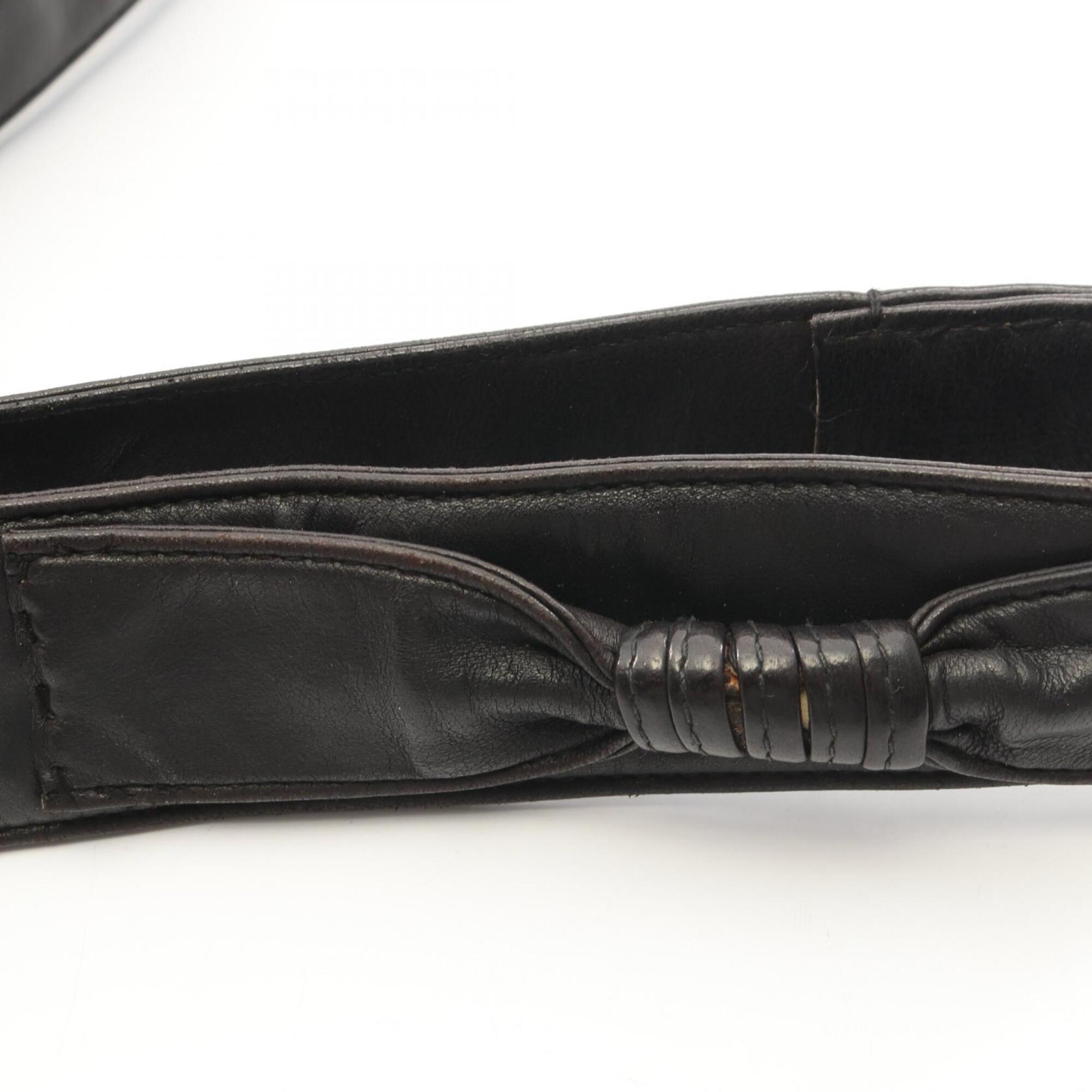 Chanel Black Leather Shoulder Bag (Pre-Owned)