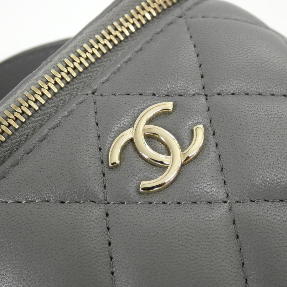 Chanel Gray Leather Handbag (Pre-Owned)