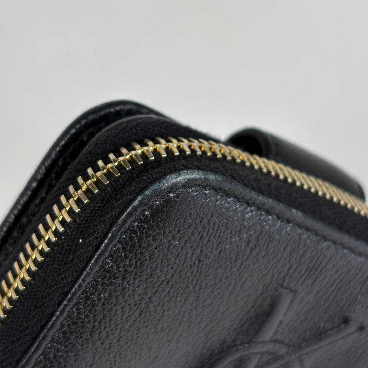 Yves Saint Laurent Black Leather Wallet (Bi-Fold) (Pre-Owned)