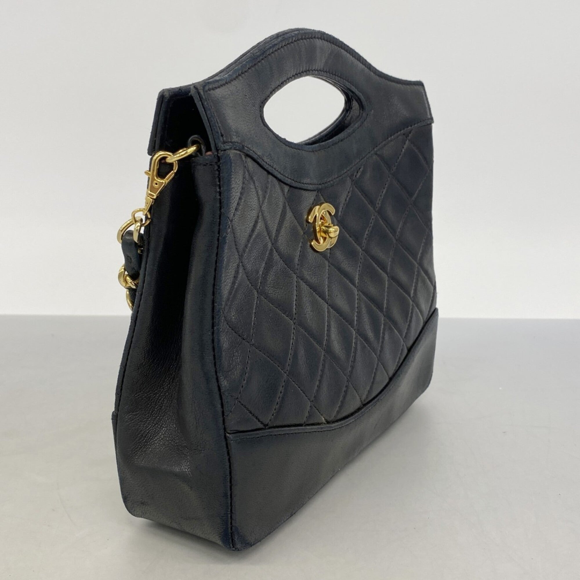 Chanel Black Leather Handbag (Pre-Owned)
