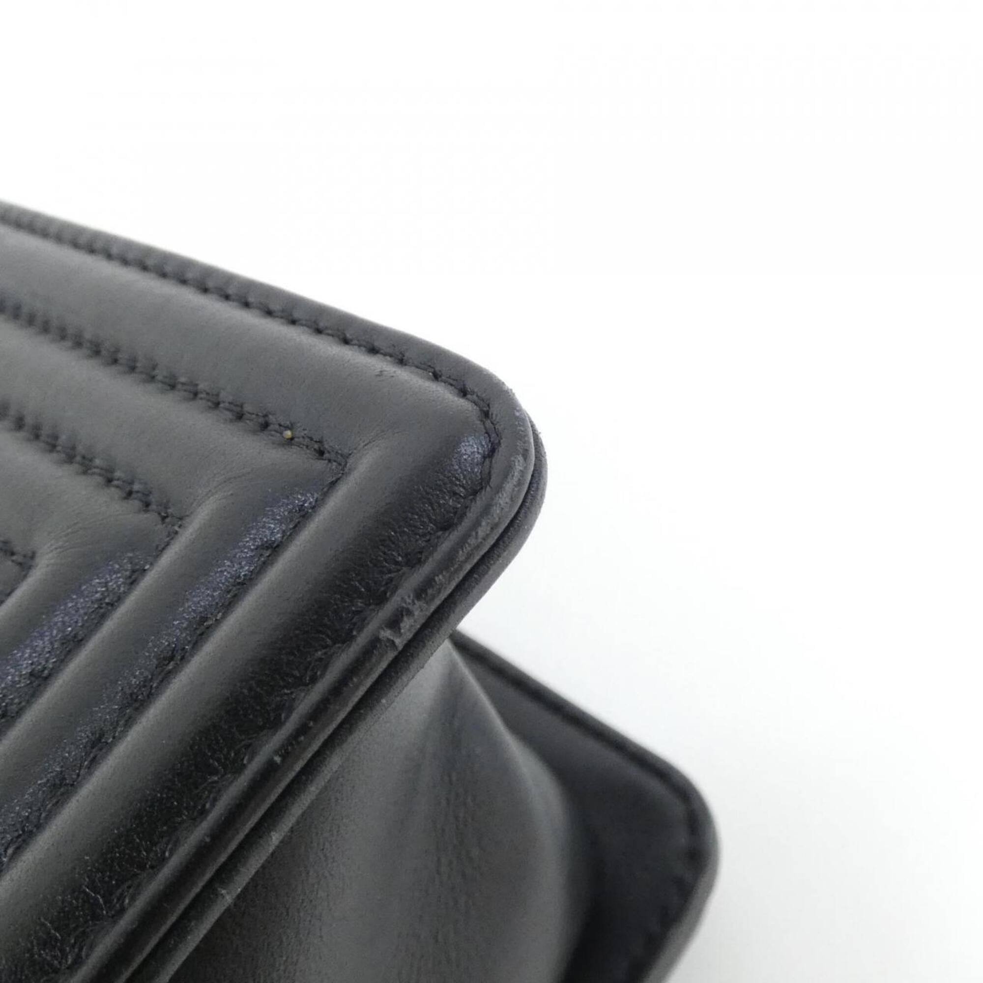Chanel Black Leather Shoulder Bag (Pre-Owned)