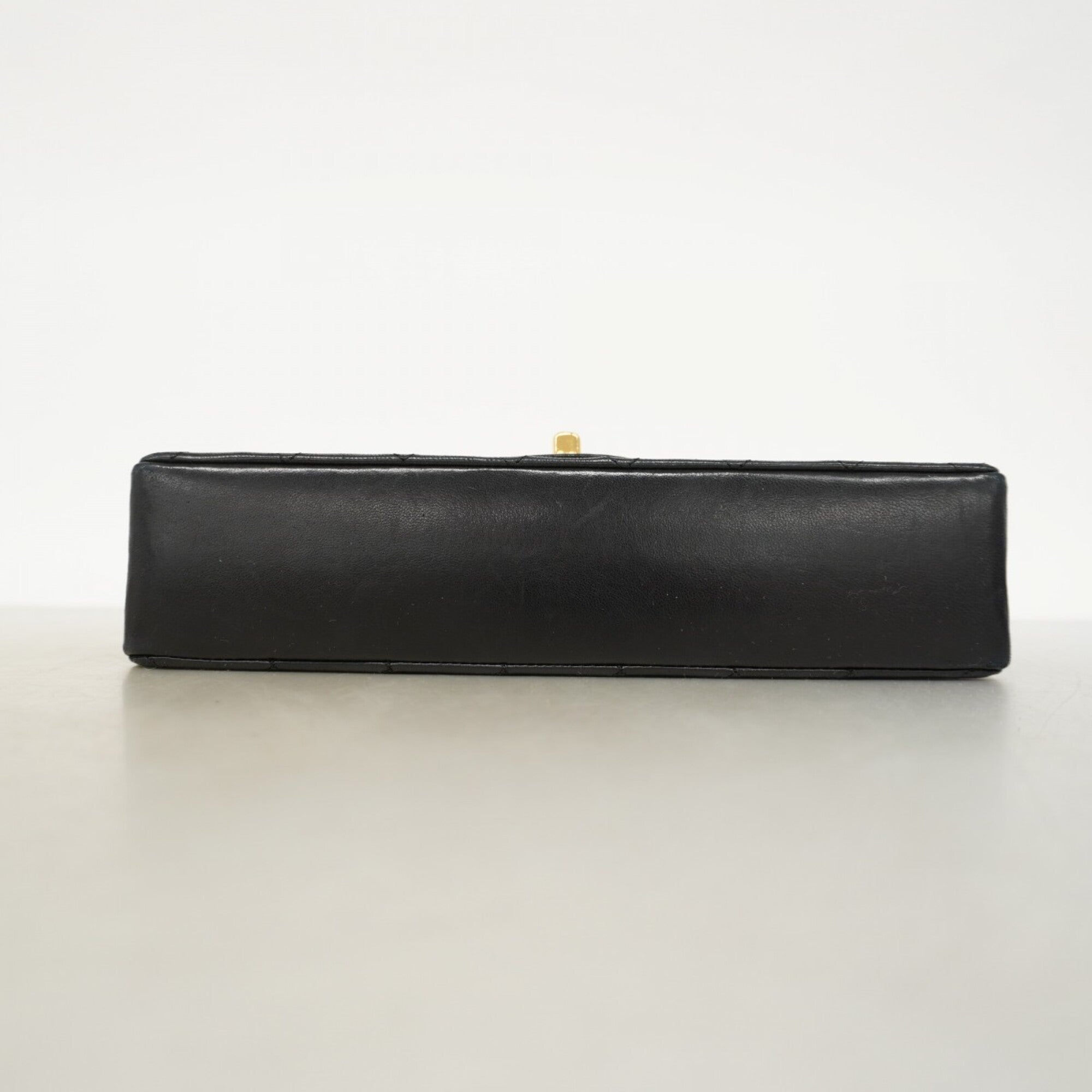 Chanel Black Leather Shoulder Bag (Pre-Owned)