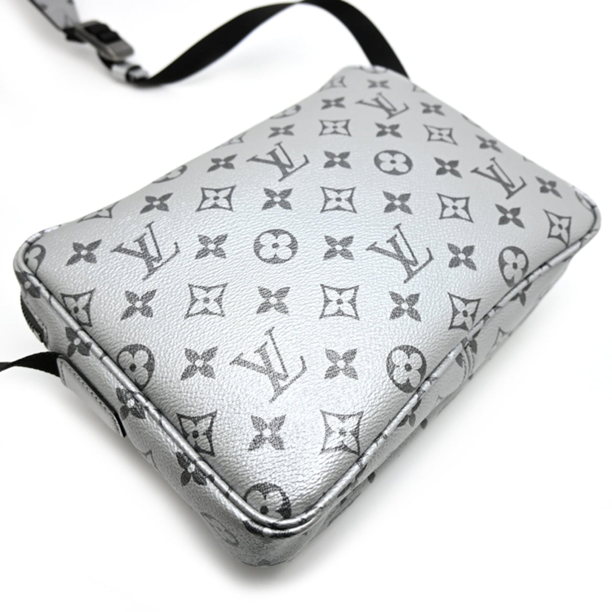 Louis Vuitton Silver Monogram Shoulder Bag (Pre-Owned)