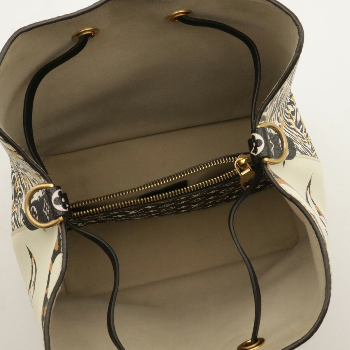 Louis Vuitton Ivory Lv Off White Monogram Monogram Shoulder Bag (Pre-Owned)