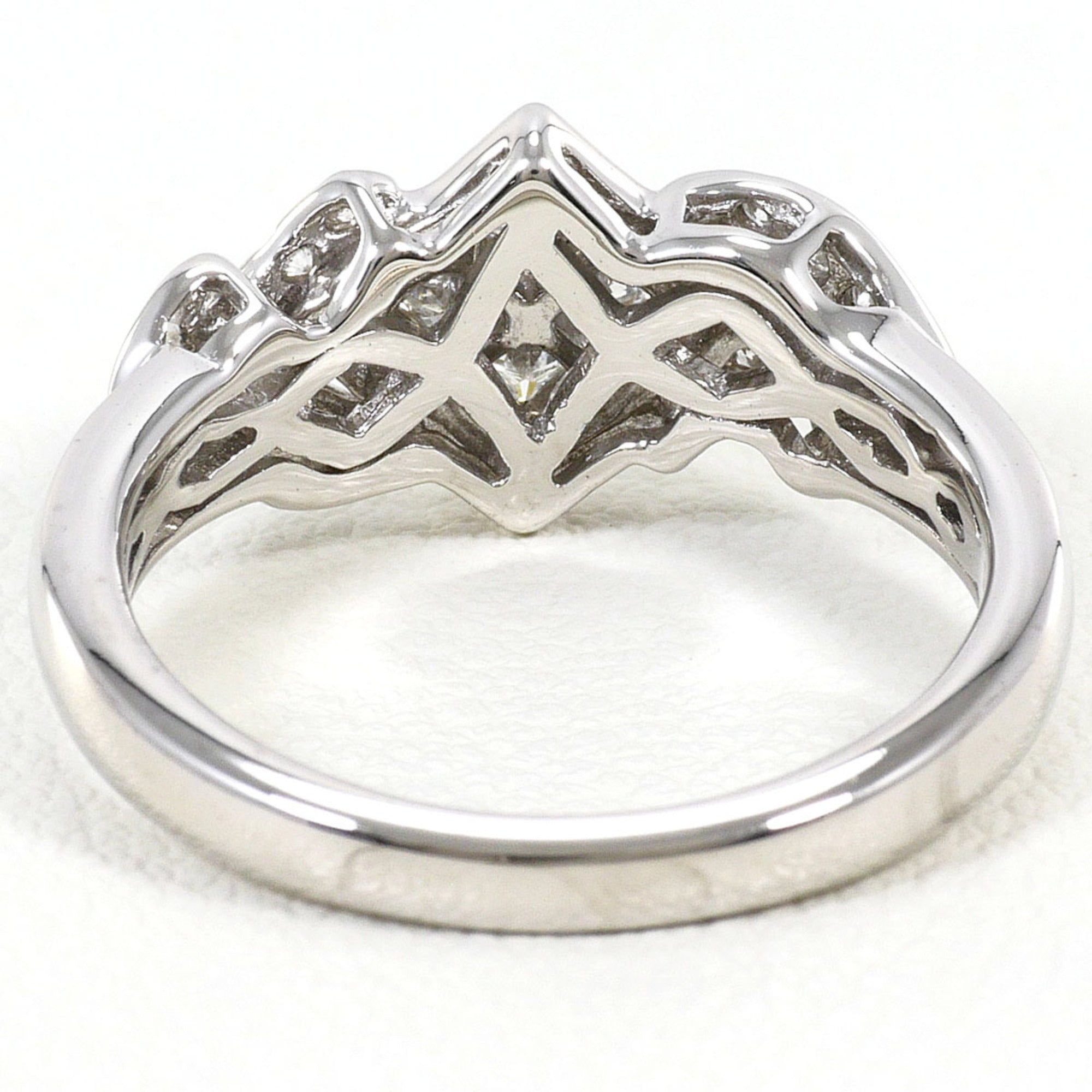 Unbranded White Gold White Gold (18K) Band Ring (Pre-Owned)