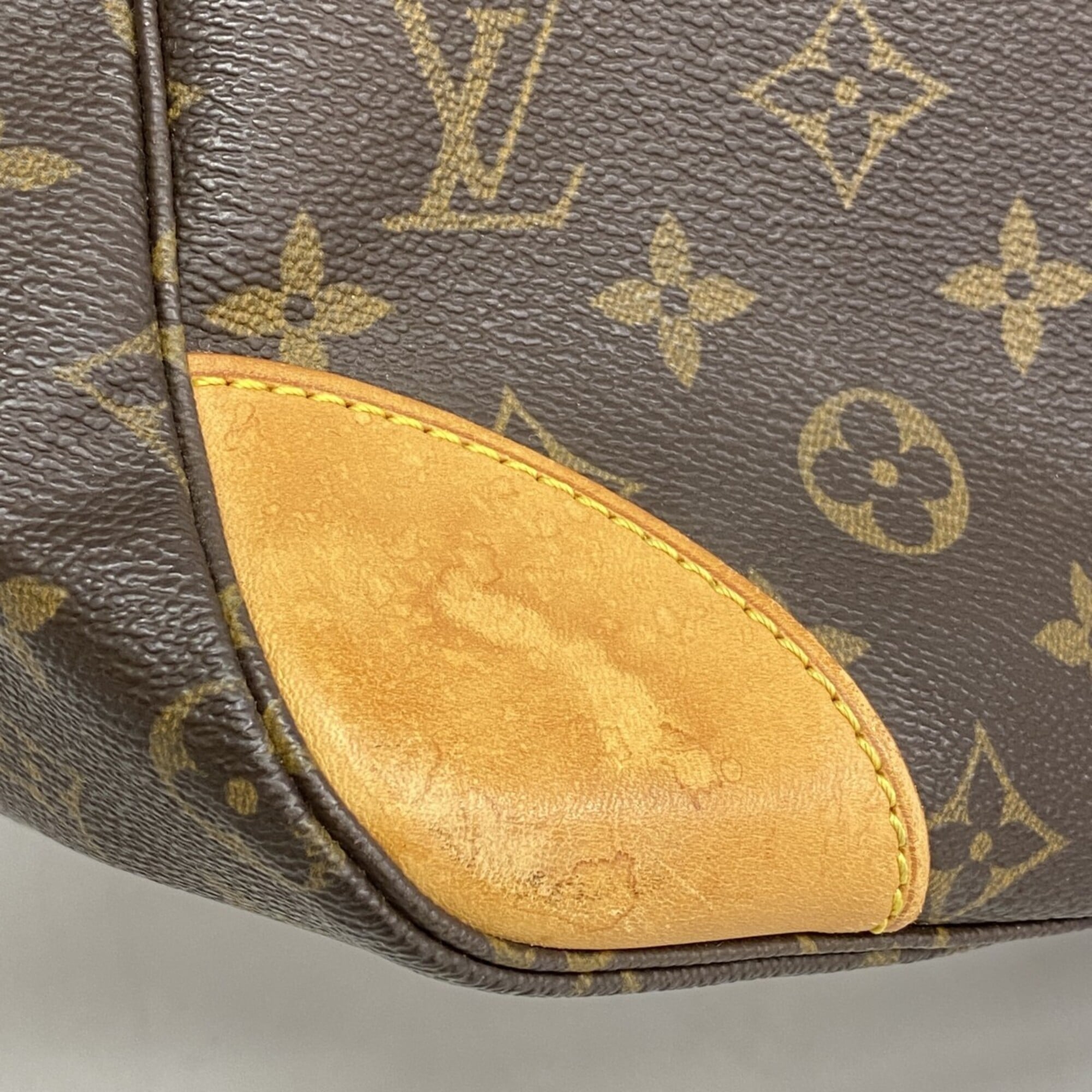 Louis Vuitton Brown Shoulder Bag (Pre-Owned)