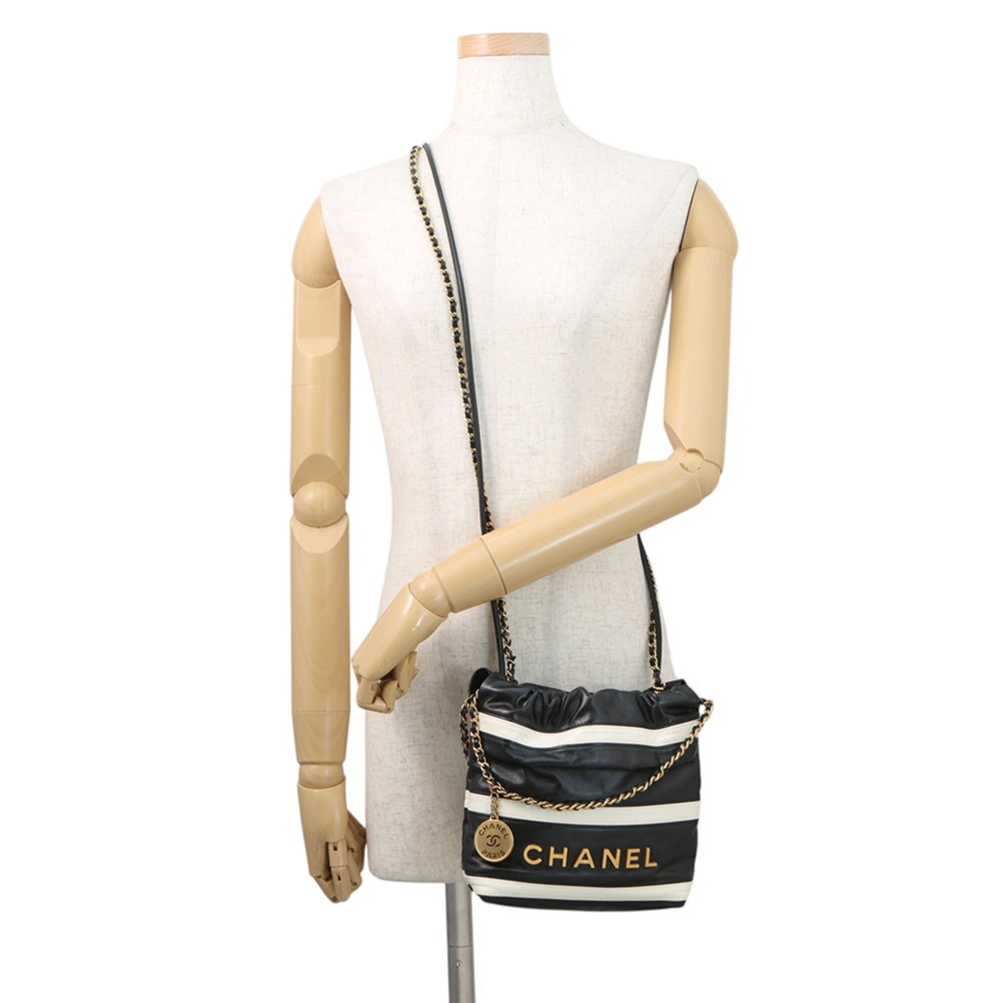 Chanel Black White Handbag Shoulder Bag (Pre-Owned)