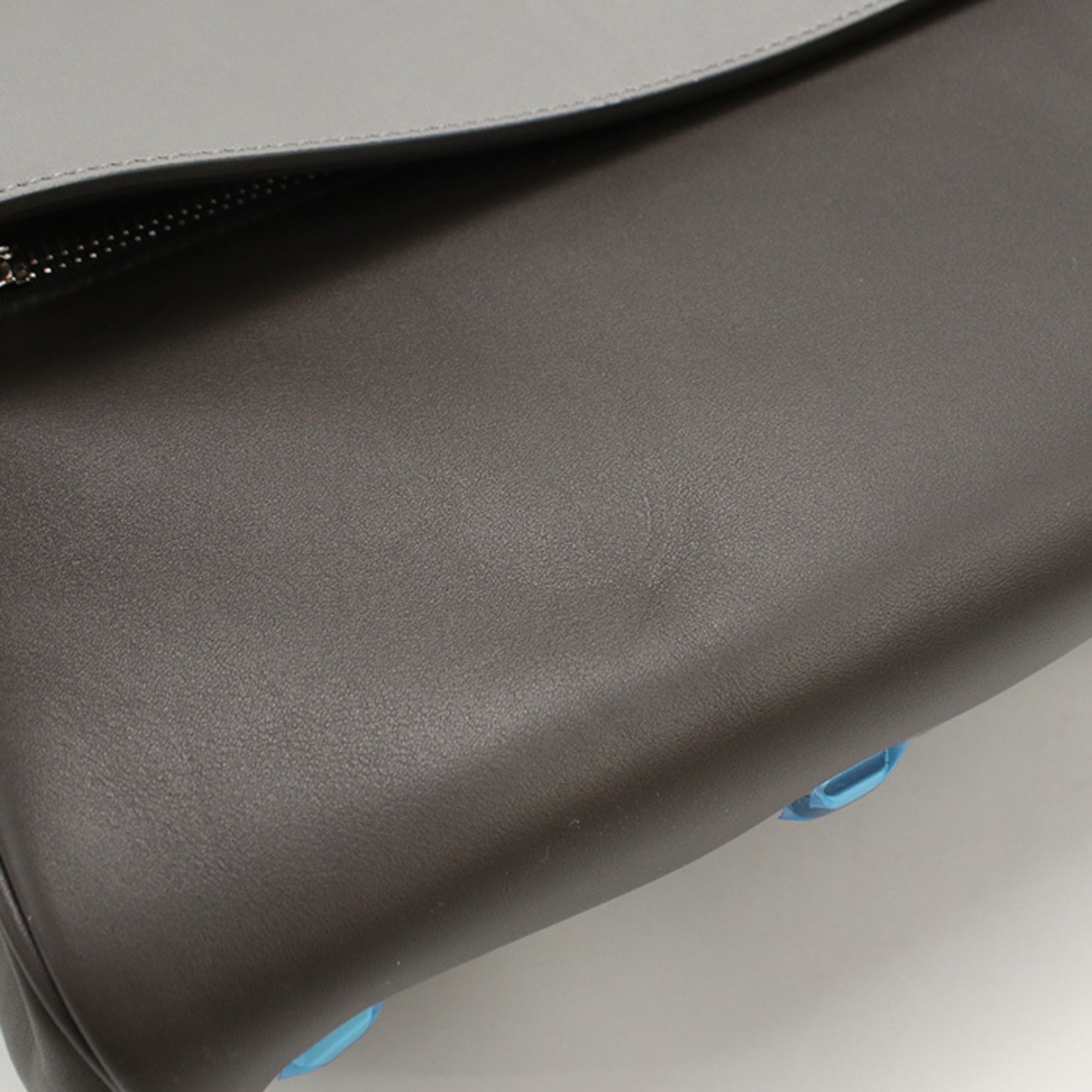 Salvatore Ferragamo Gray Leather Handbag (Pre-Owned)