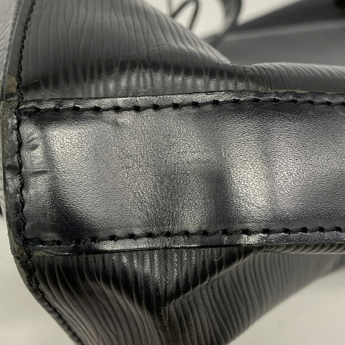 Louis Vuitton Noir Sling Bag (Pre-Owned)