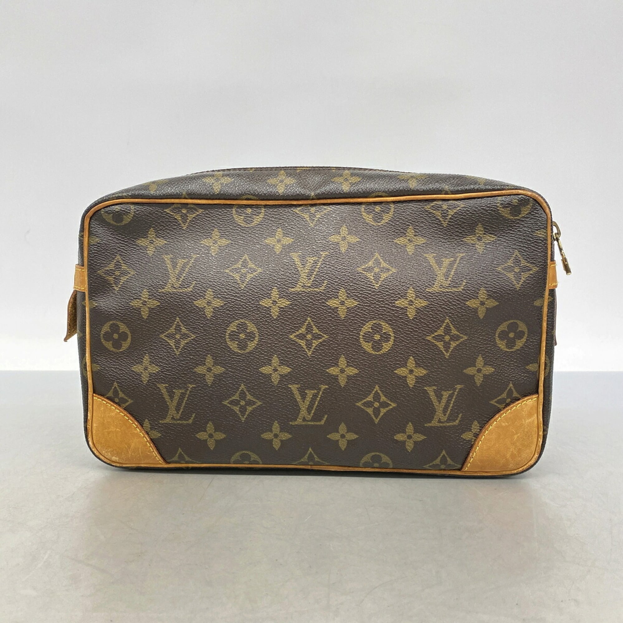 Louis Vuitton Brown Clutch Bag (Pre-Owned)