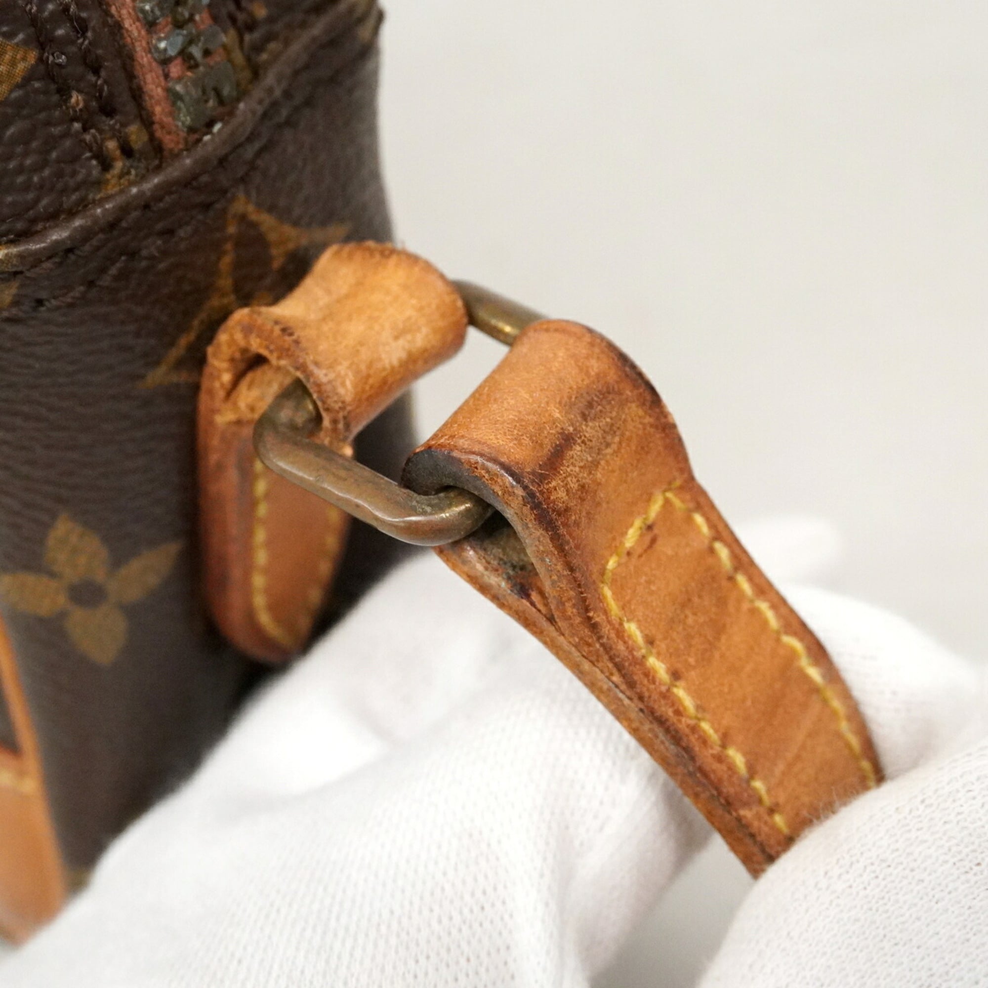 Louis Vuitton Brown Shoulder Bag (Pre-Owned)