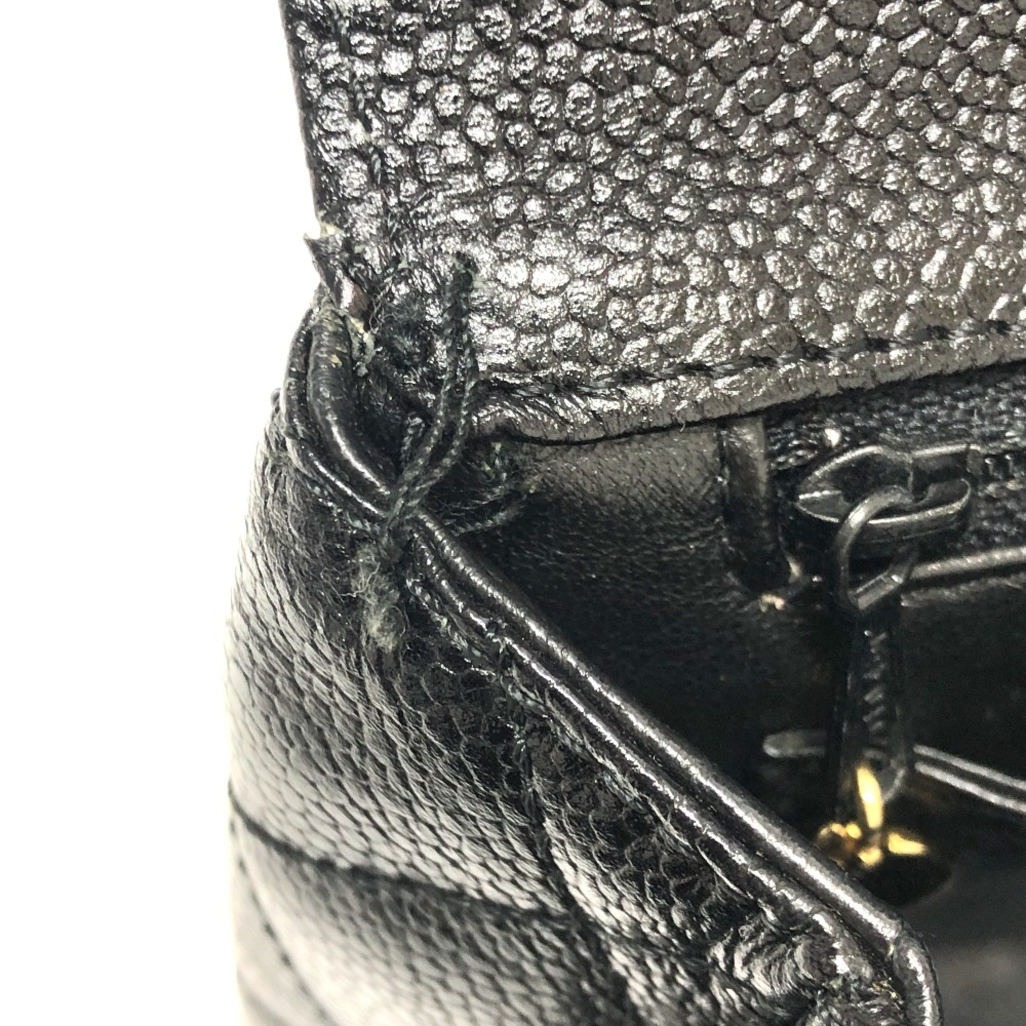 Chanel Black Leather Handbag (Pre-Owned)