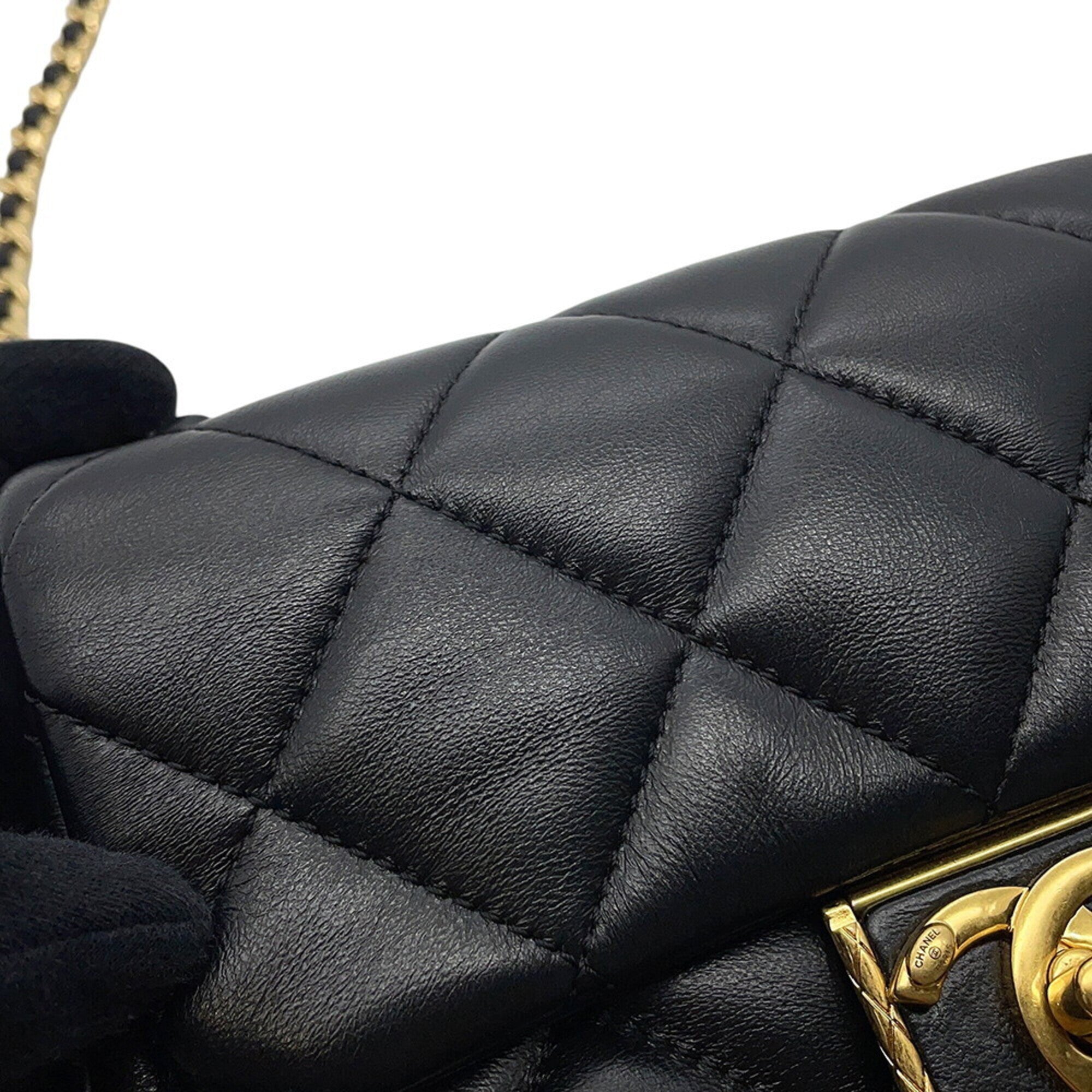 Chanel Black Leather Shoulder Bag (Pre-Owned)