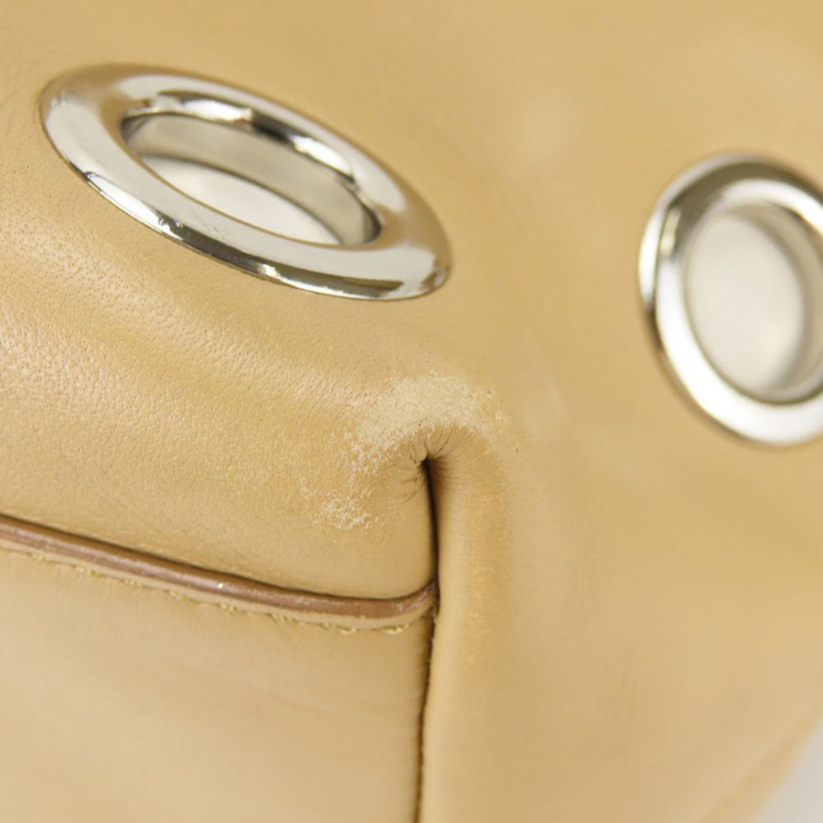 Coach Beige Leather Shoulder Bag (Pre-Owned)