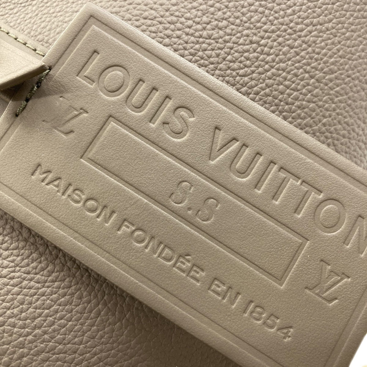 Louis Vuitton Khaki Leather Shoulder Bag (Pre-Owned)