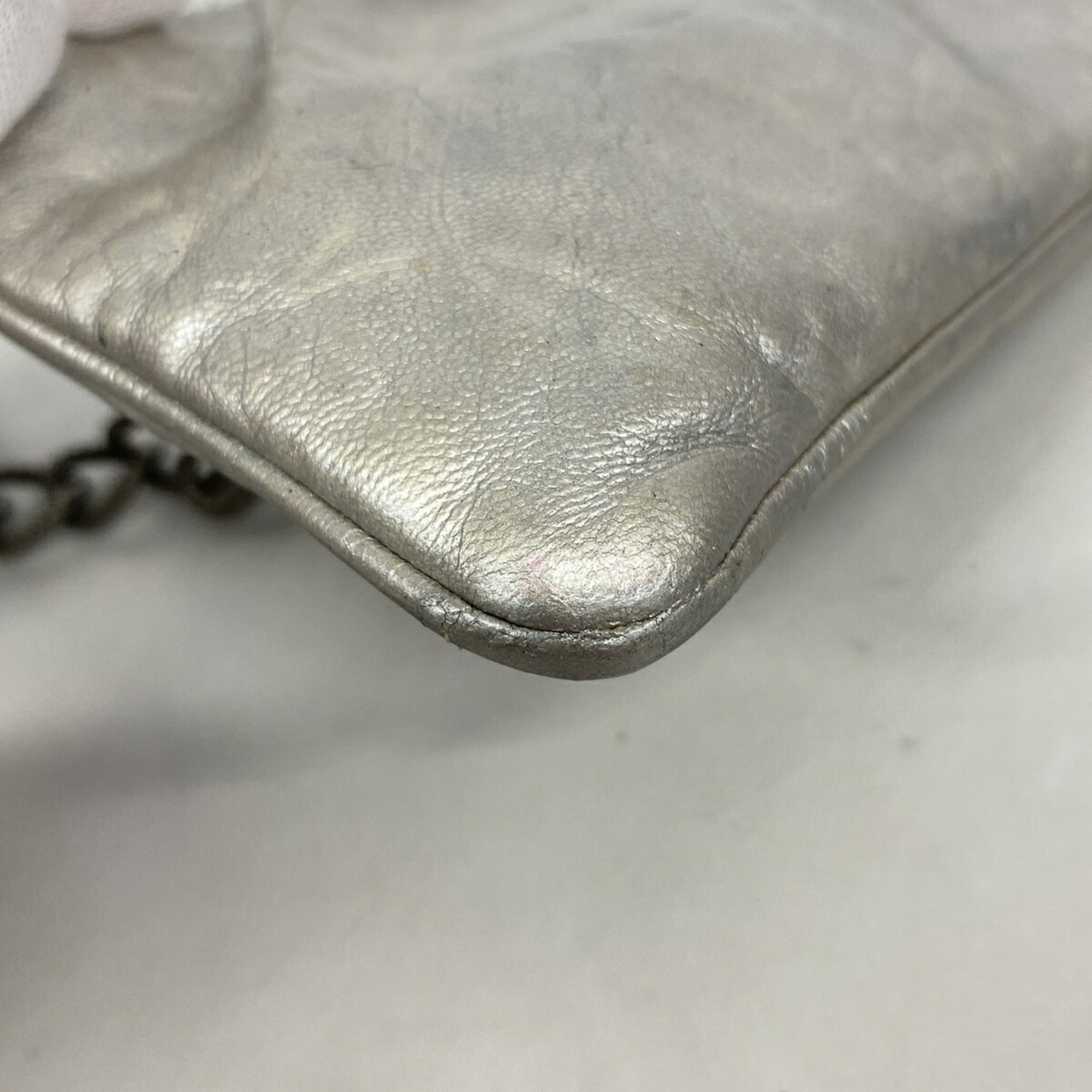Chanel Silver Leather Pouch (Pre-Owned)