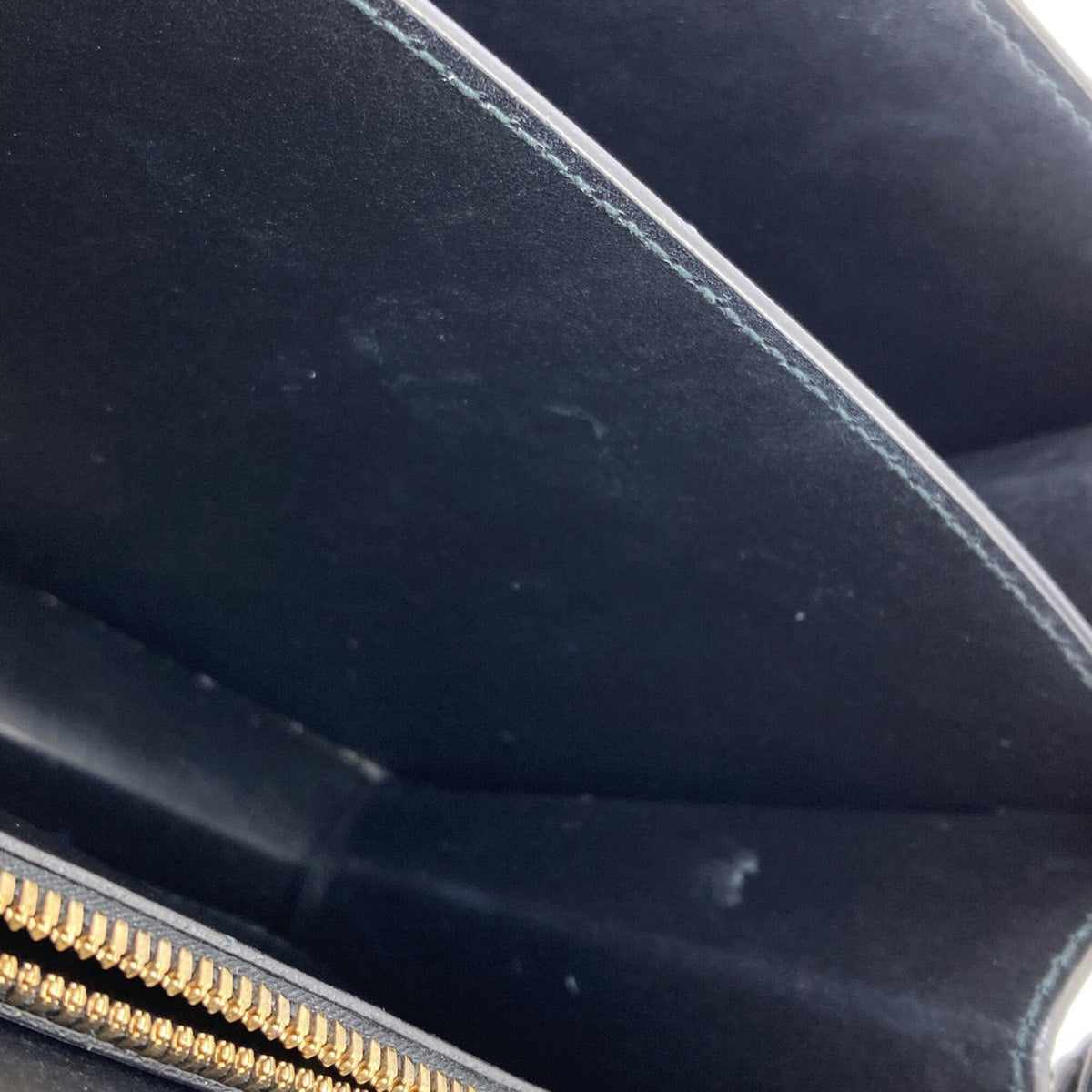 Salvatore Ferragamo Black Leather Shoulder Bag (Pre-Owned)